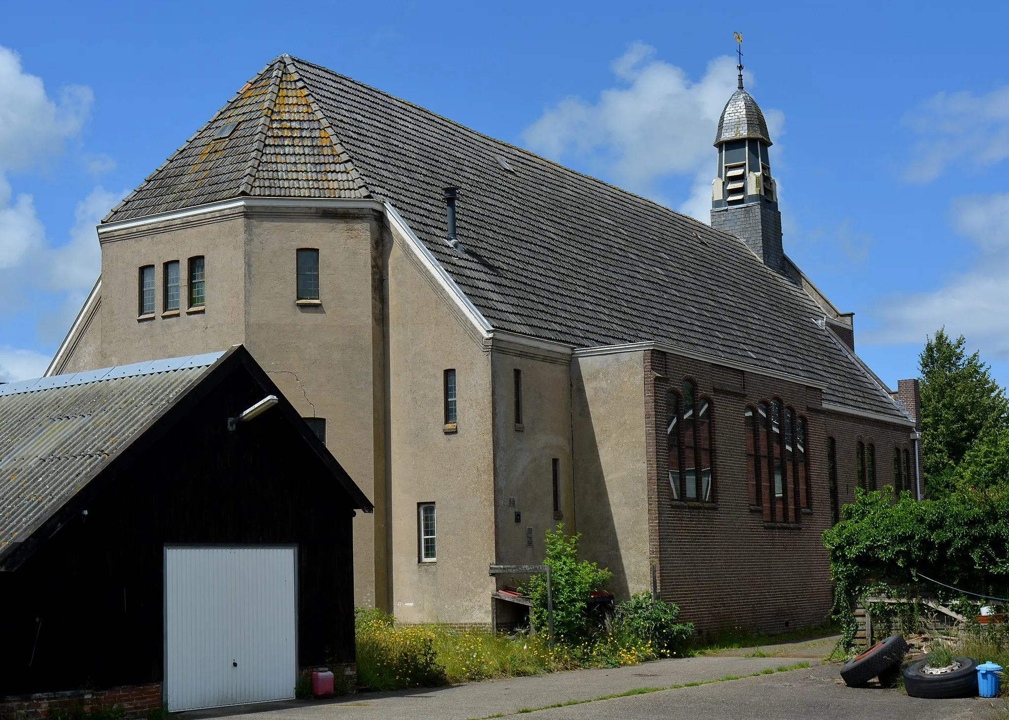 Photo showing: Rinsumageest, voormalige geref. kerk