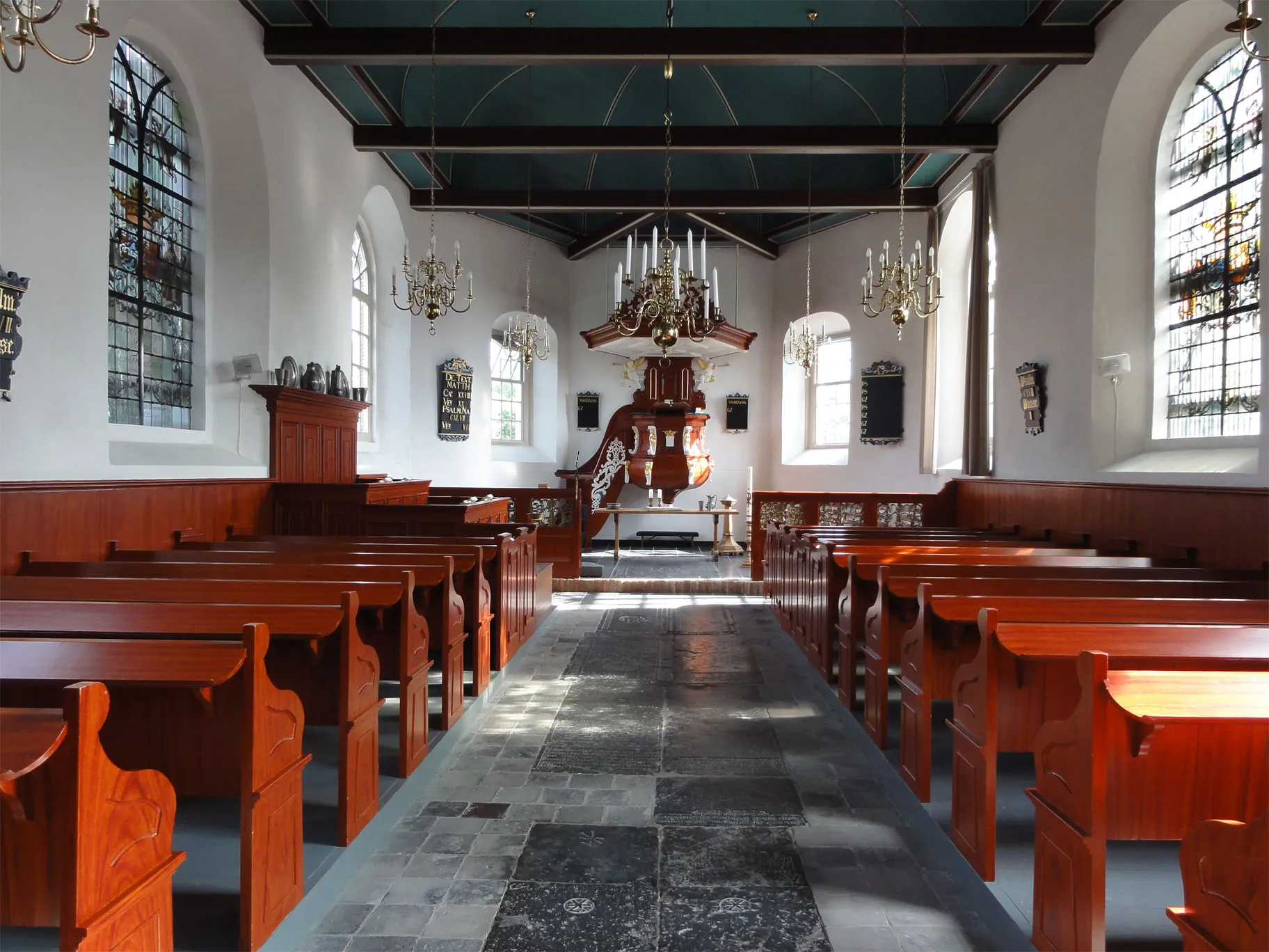 Photo showing: Interieur van de kerk van Engwierum