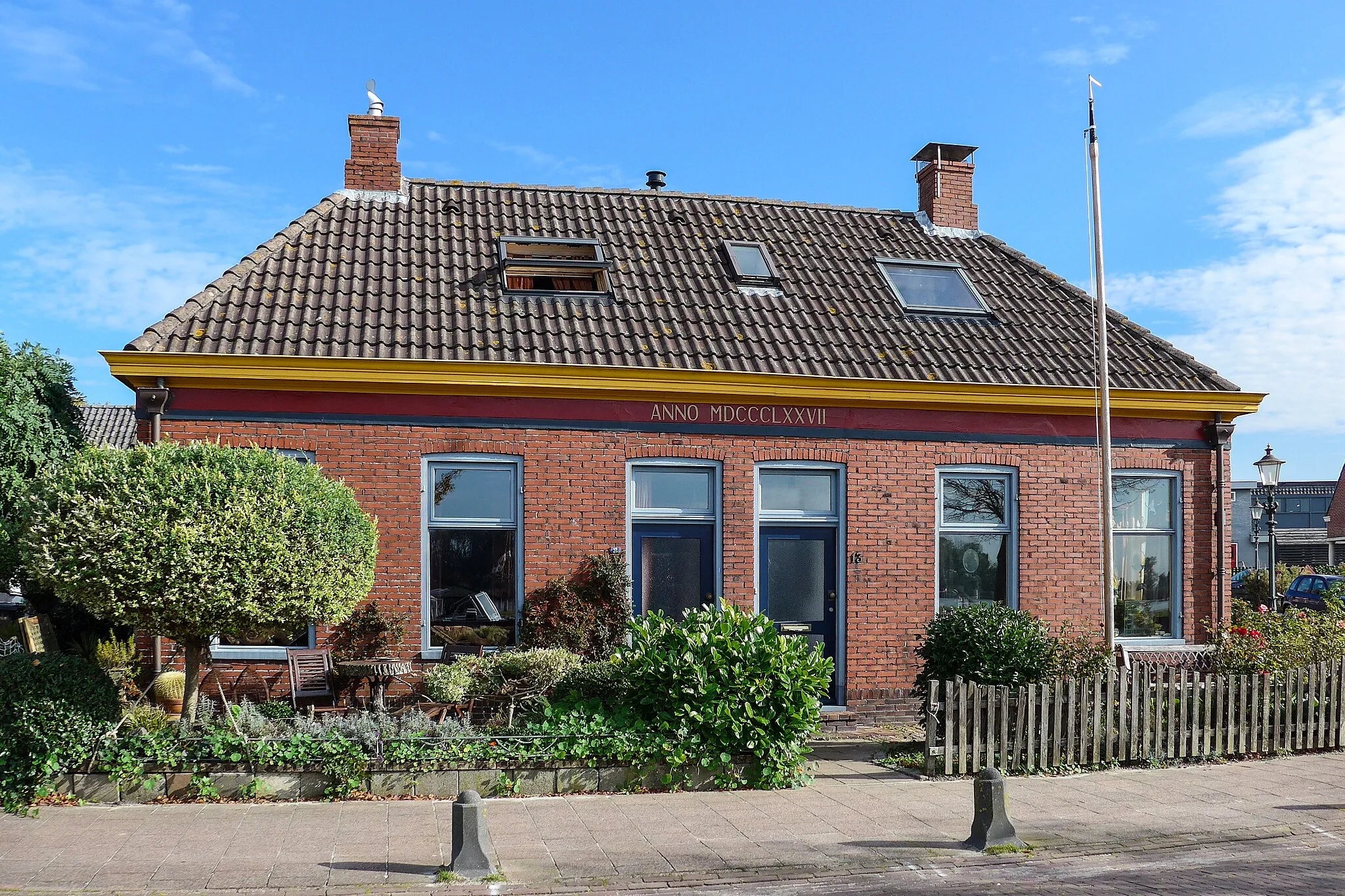 Photo showing: House (b. 1877) in Zoutkamp, a village in the Dutch province of Groningen.