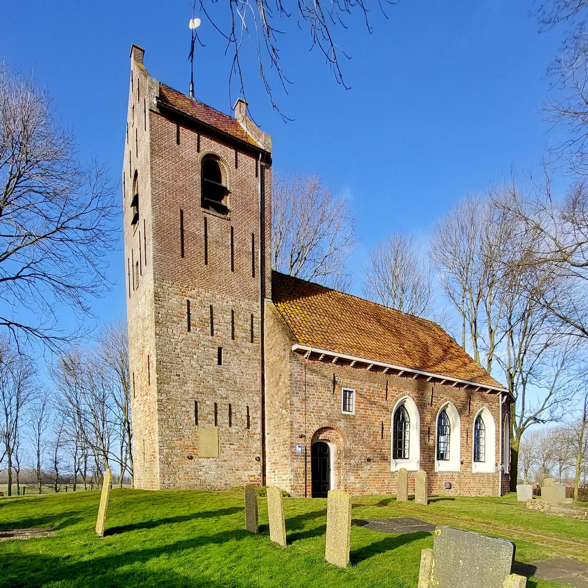 Photo showing: De Petrustsjerke is de eardere herfoarme tsjerke fan Jouswier. De oarsponklik oan Petrus wijde tsjerke waard yn 1557 boud op de fûneminten fan in âldere tsjerke út de 12e of 13e iuw.  Tsjintwurdich is it ien fan de tsjerkegebouwen fan de Stifting Alde Fryske Tsjerken.