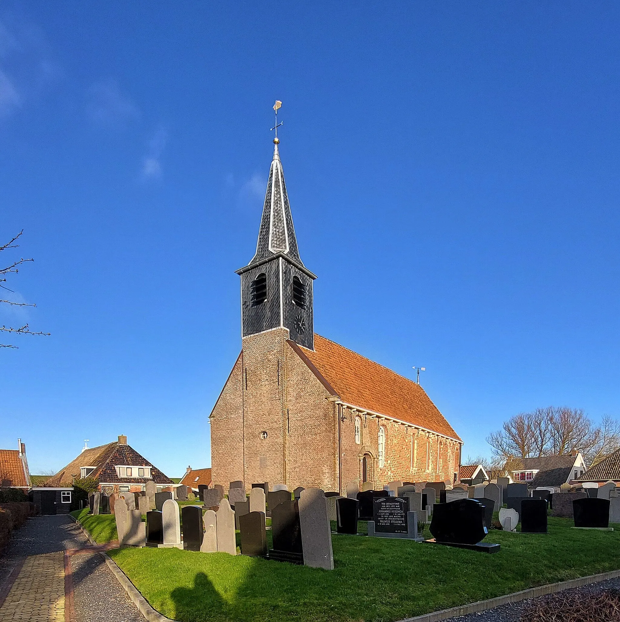 Photo showing: De Sint-Antoniustsjerke fan Peazens is in letromaanske tsjerke út likernôch it jier 1200.