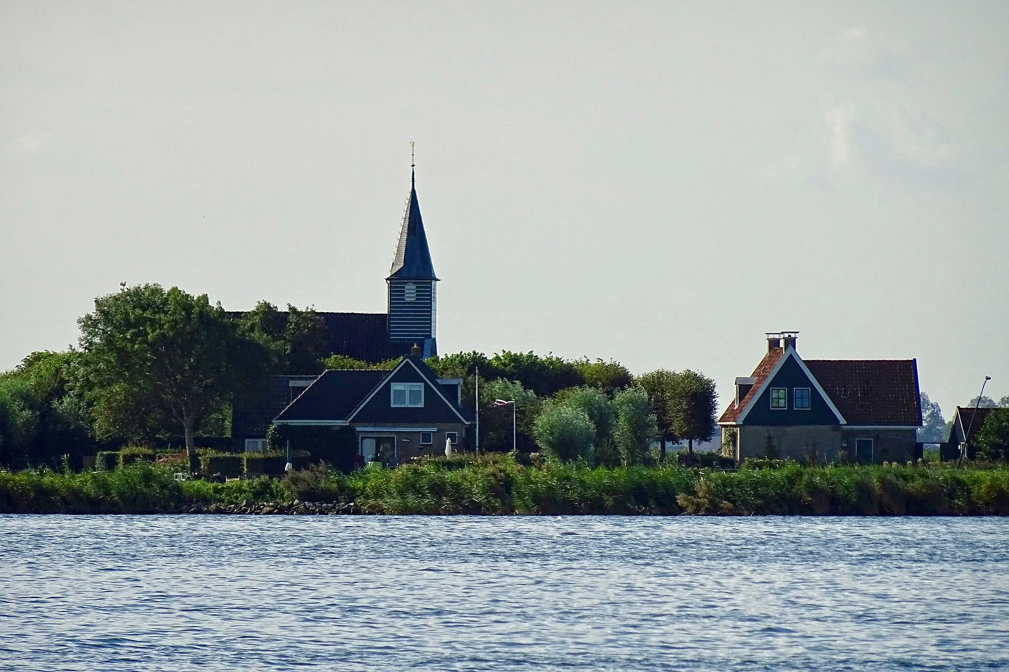 Photo showing: Kerkje Sandfirden nabij de Aldegaesterbrekken