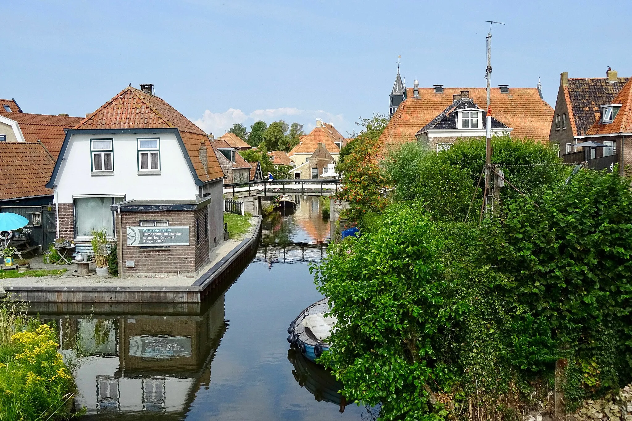 Photo showing: Zicht op Hindeloopen vanaf de brug over de Aesterfaart