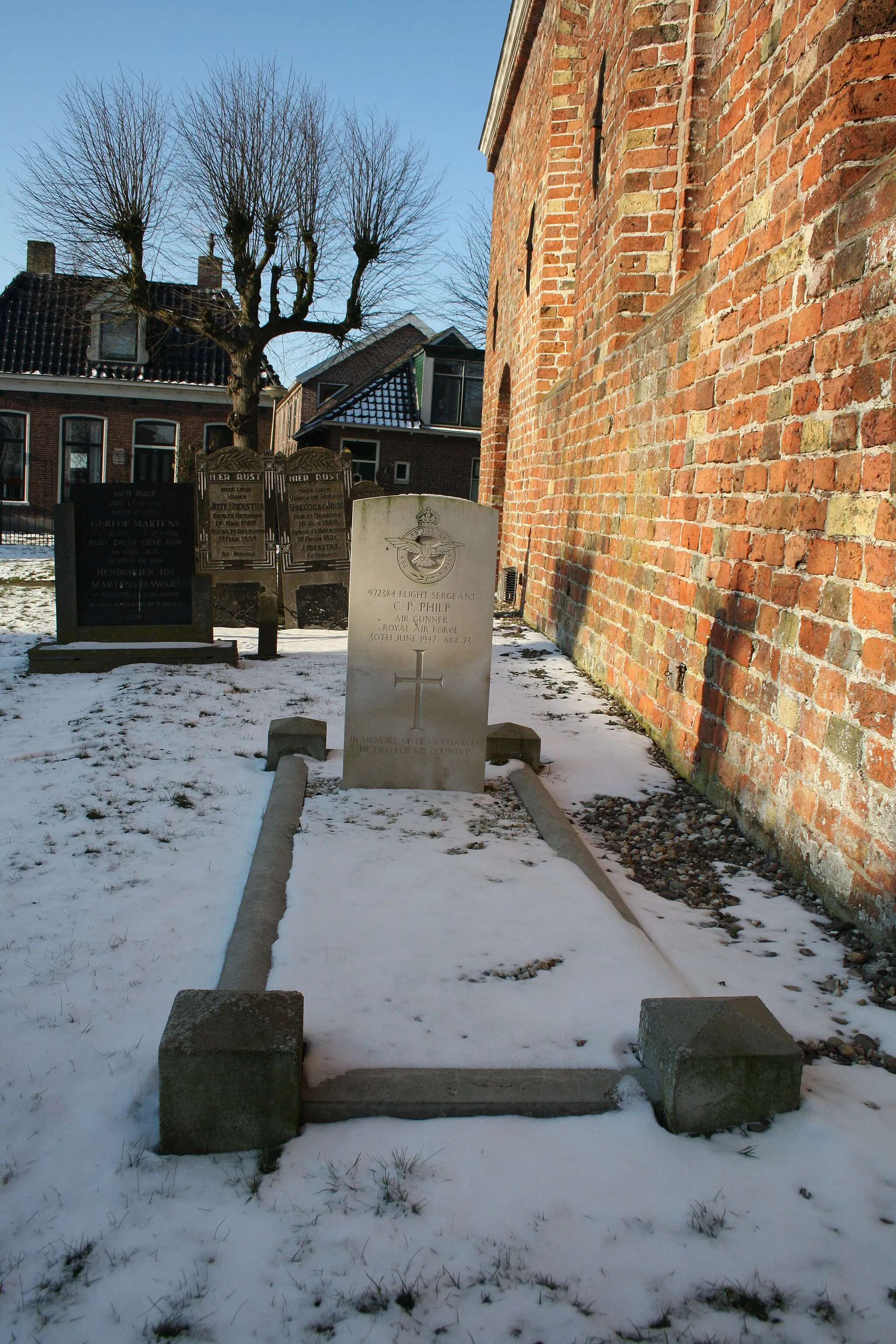 Photo showing: Dearsum Cemetery - C.P. Philp - boordschutter-7