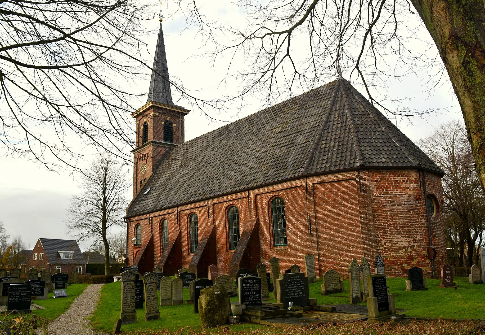 Photo showing: Ioannis Theaterkerk (Fries: Ioannis Teätertsjerke) – exterieur met begraafplaats.