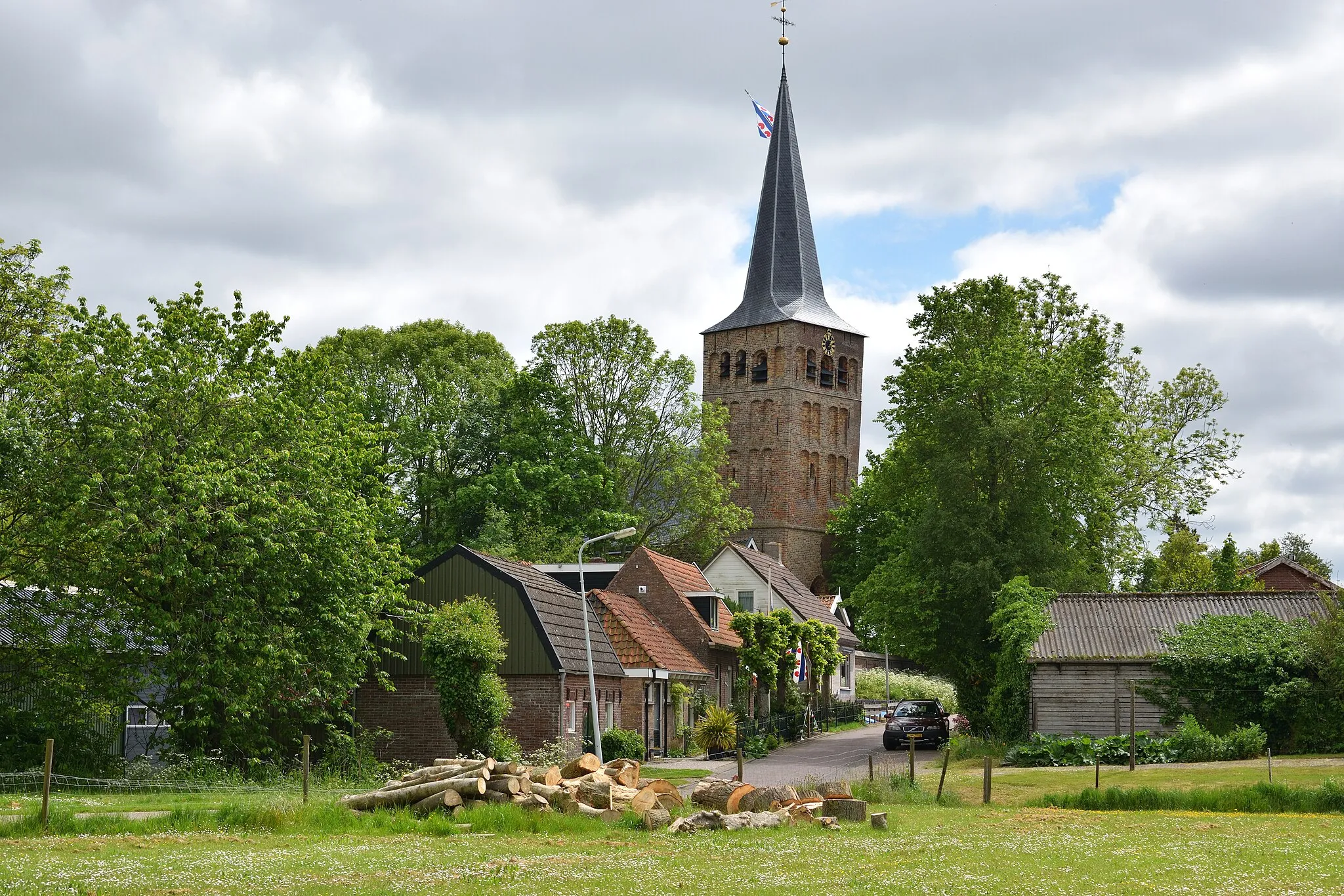 Photo showing: De noordwest kant van het dorp Beetgum of Bitgum in het fries met de toren van de Sint Martinus kerk. de foto is gemaakt in eind mei 2019