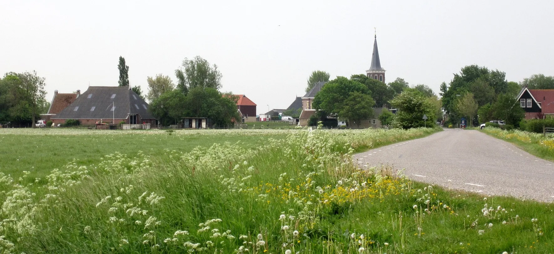 Photo showing: The village of Baaium, Friesland, the Netherlands, as viewed from the direction of Hatsum, Dronryp.