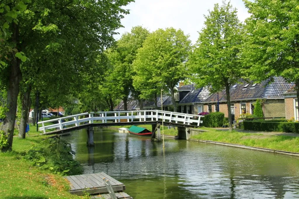 Photo showing: Het mooie dorp Achlum bezit maar liefst 29 Rijksmonumenten,
Het telt in 2017 ongeveer 650 inwoners.