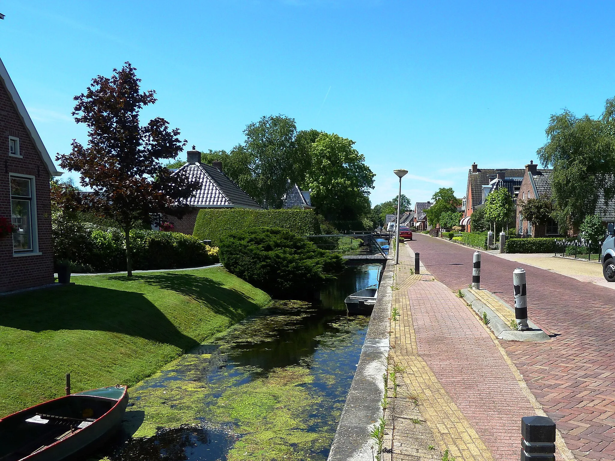 Photo showing: Hoofdstraat van Veenwoudsterwal (Friesland, Nederland).