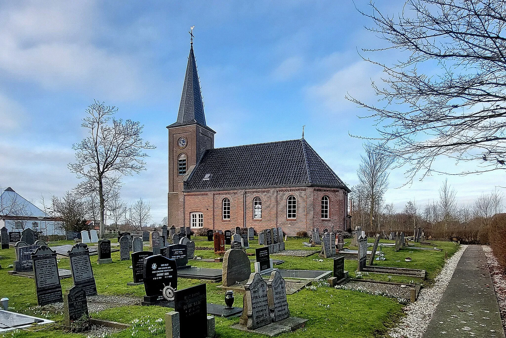 Photo showing: De Martinustsjerke is de doarpstsjerke fan it doarp Himpens yn de gemeente Ljouwert. De tsjerke wurdt beheard troch de stifting "Freonen fan de Tsjerke Himpens-Tearns" en wurdt brûkt as kultureel sintrum, mar der fine ek noch geregeldwei tsjerketsjinsten plak.