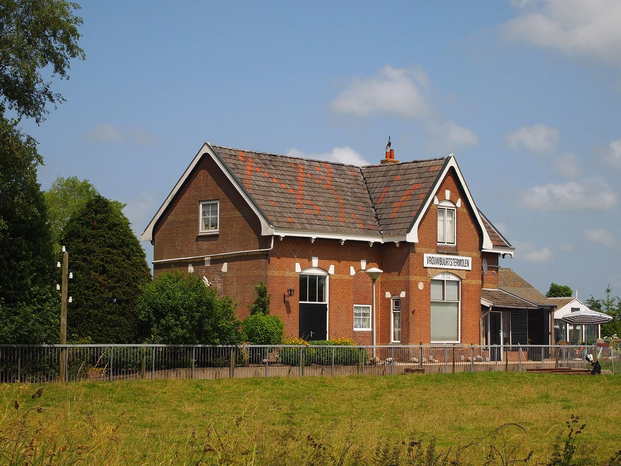 Photo showing: Voormalig station Vrouwbuurtstermolen