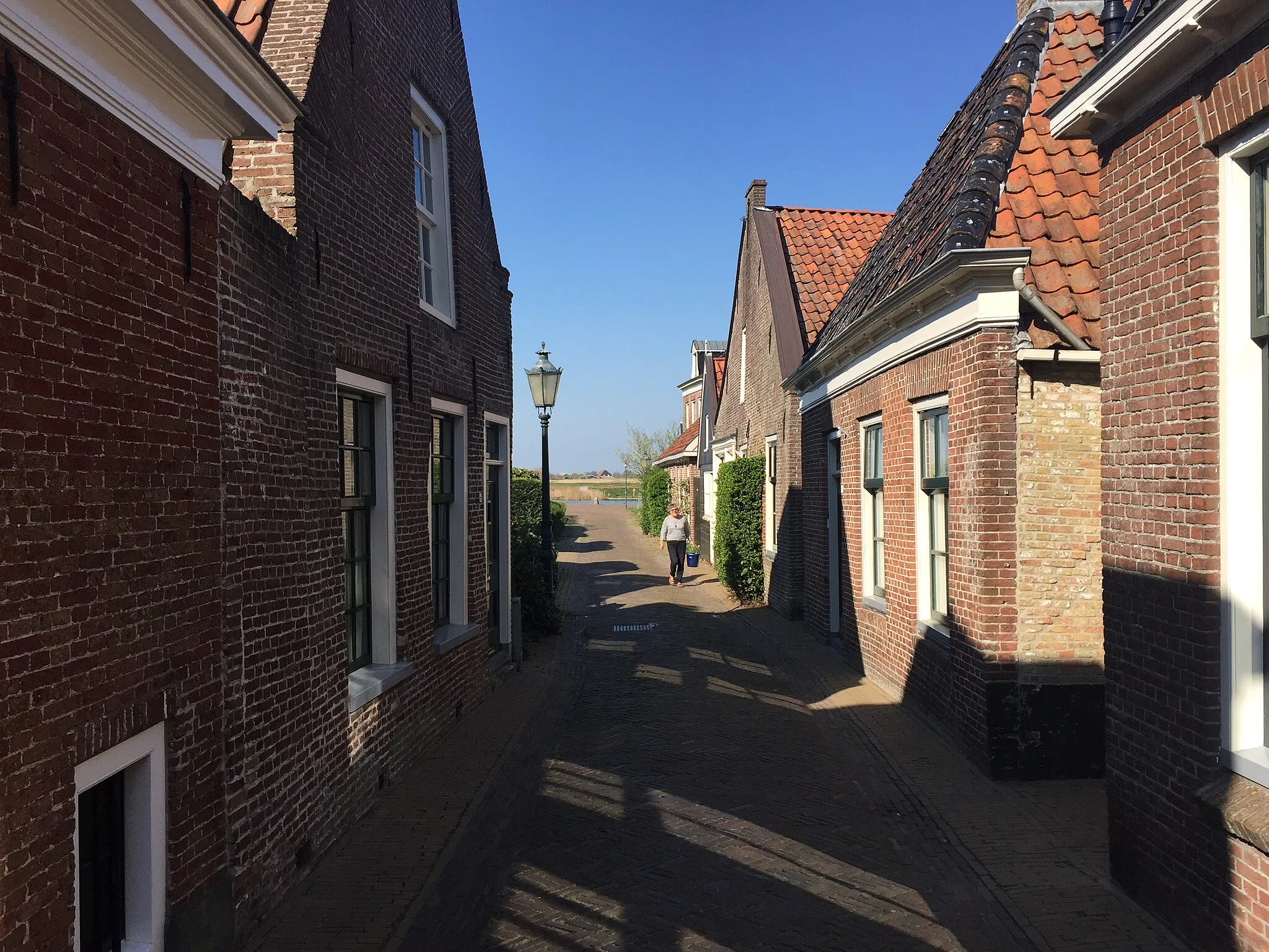 Photo showing: Small street in Woudsend (The Netherlands 2019)