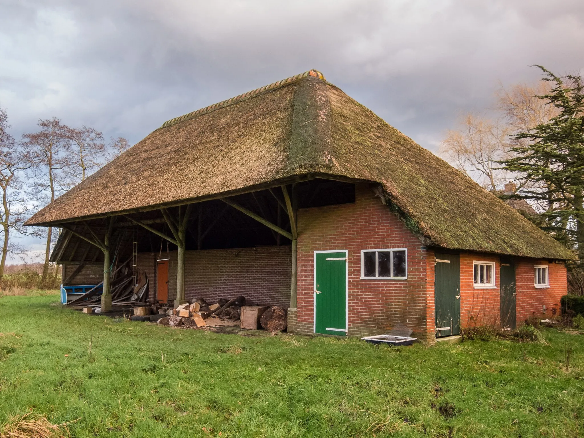 Photo showing: De loop stal van de boerderij aan de Bildwei 66 in Rottevalle was een van de nieuwigheden toen Rottevalle in de jaren 50 voorbeeld dorp voor de rest van Nederland was.