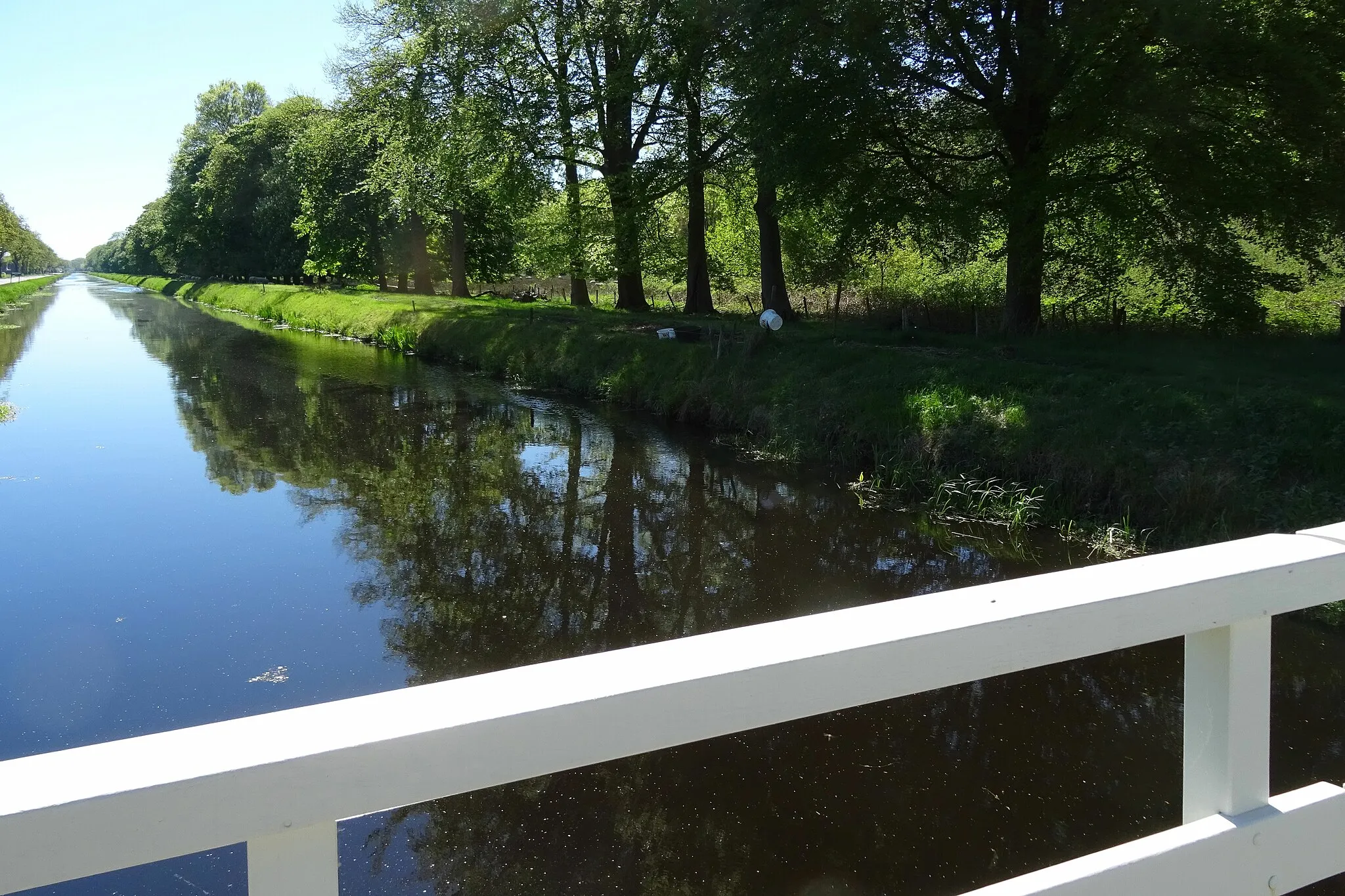 Photo showing: Het Veenhuizerkanaal (vanaf de brug tegenover de Kerklaan)