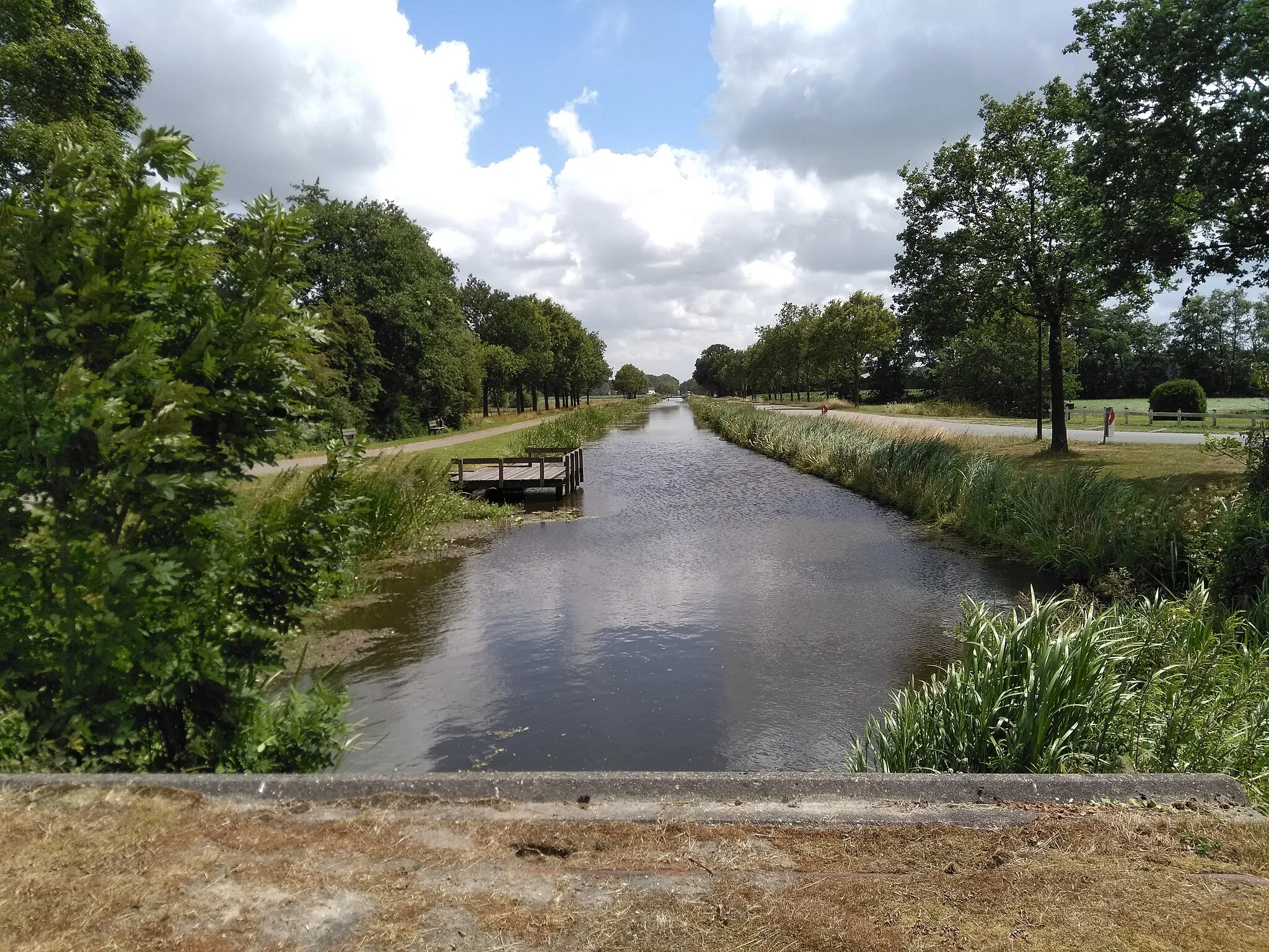 Photo showing: Bakkeveenster Vaart in de richting van Bakkeveen bij Siegerswoude, gemeente Opsterland, Friesland.