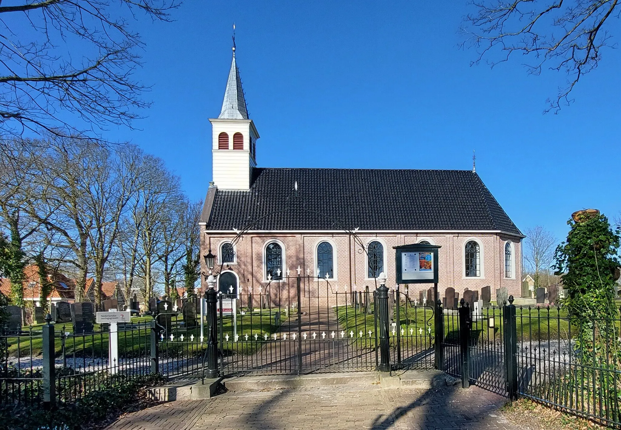 Photo showing: De Fontein yn Aldemardum is in tsjerkegebou fan de protestanske gemeente Aldemardum-Nijemardum-Sondel. De tsjerke is in ryksmonumint.