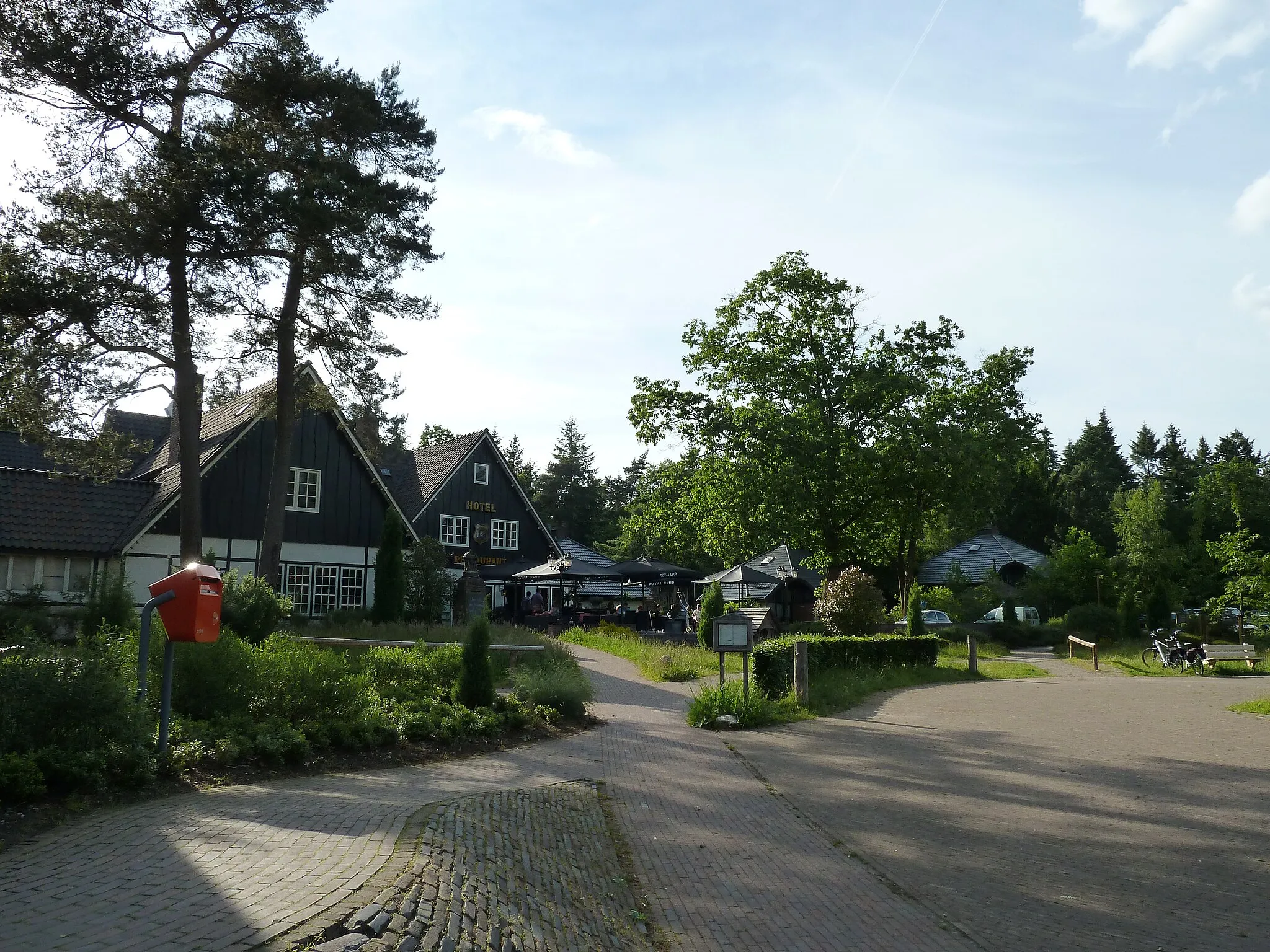 Photo showing: This is a photo or sound file made in Sallandse Heuvelrug National Park in the Netherlands, with the main subject of the file in the category: humans in nature