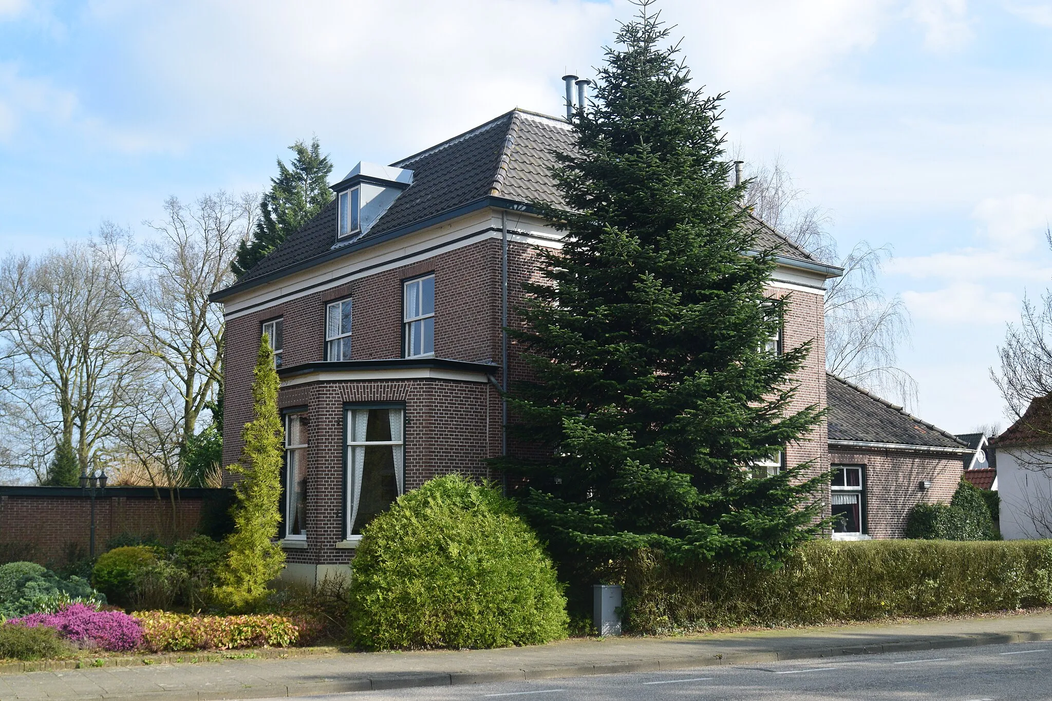 Photo showing: Parsonage of the Sint Martinuskerk in Wijnbergen, the Netherlands.