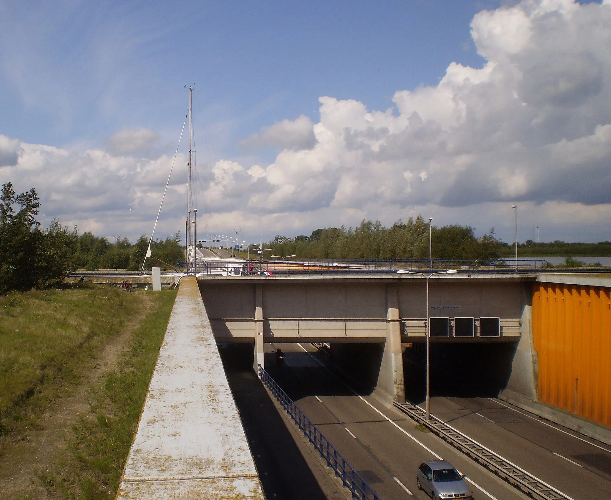 Photo showing: Aquaduct Veluwemeer tussen Harderwijk en Flevoland, verbindt het Veluwemeer met het Wolderwijd
