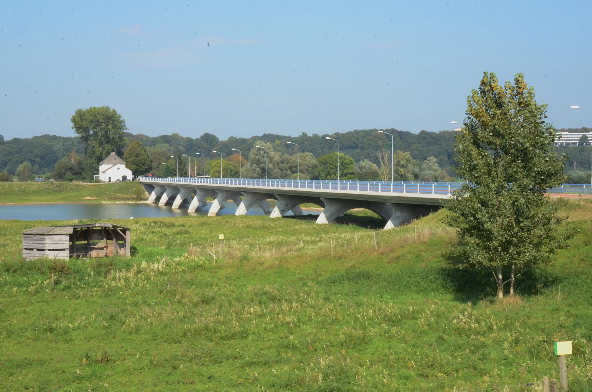 Photo showing: Bridge over the Rhine riverforeland at Lexkesveer Wageningen/Zetten