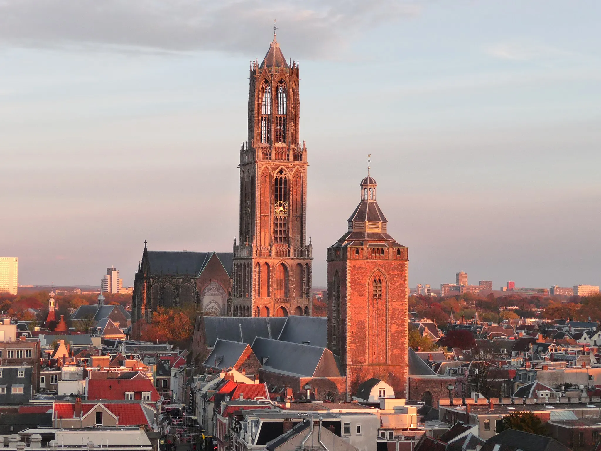 Photo showing: Panorama Utrecht met op de voorgrond de Buurkerk en op de achtergrond de Domtoren.