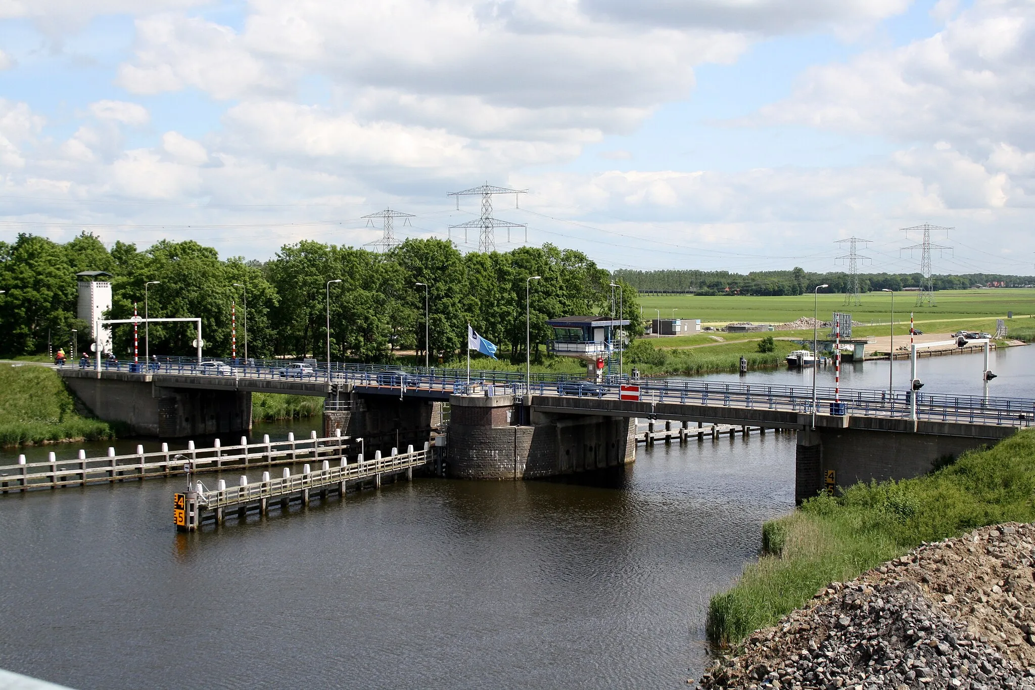 Photo showing: Bouw nieuwe brug tussen Overijssel en Noordoostpolder - De oude brug