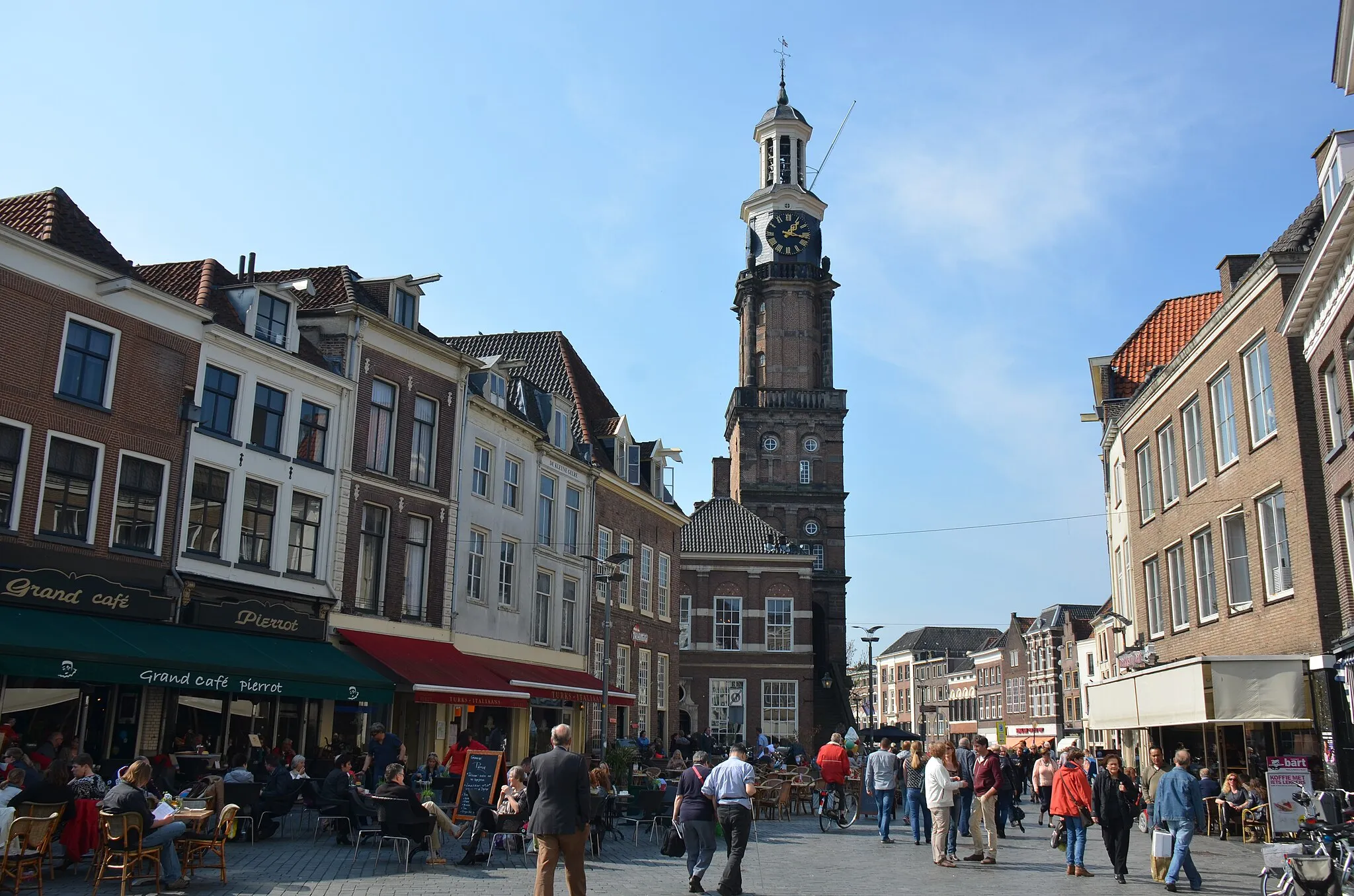 Photo showing: 29 March 2014: almost 20 degrees! Real springtime at Zutphen innercity