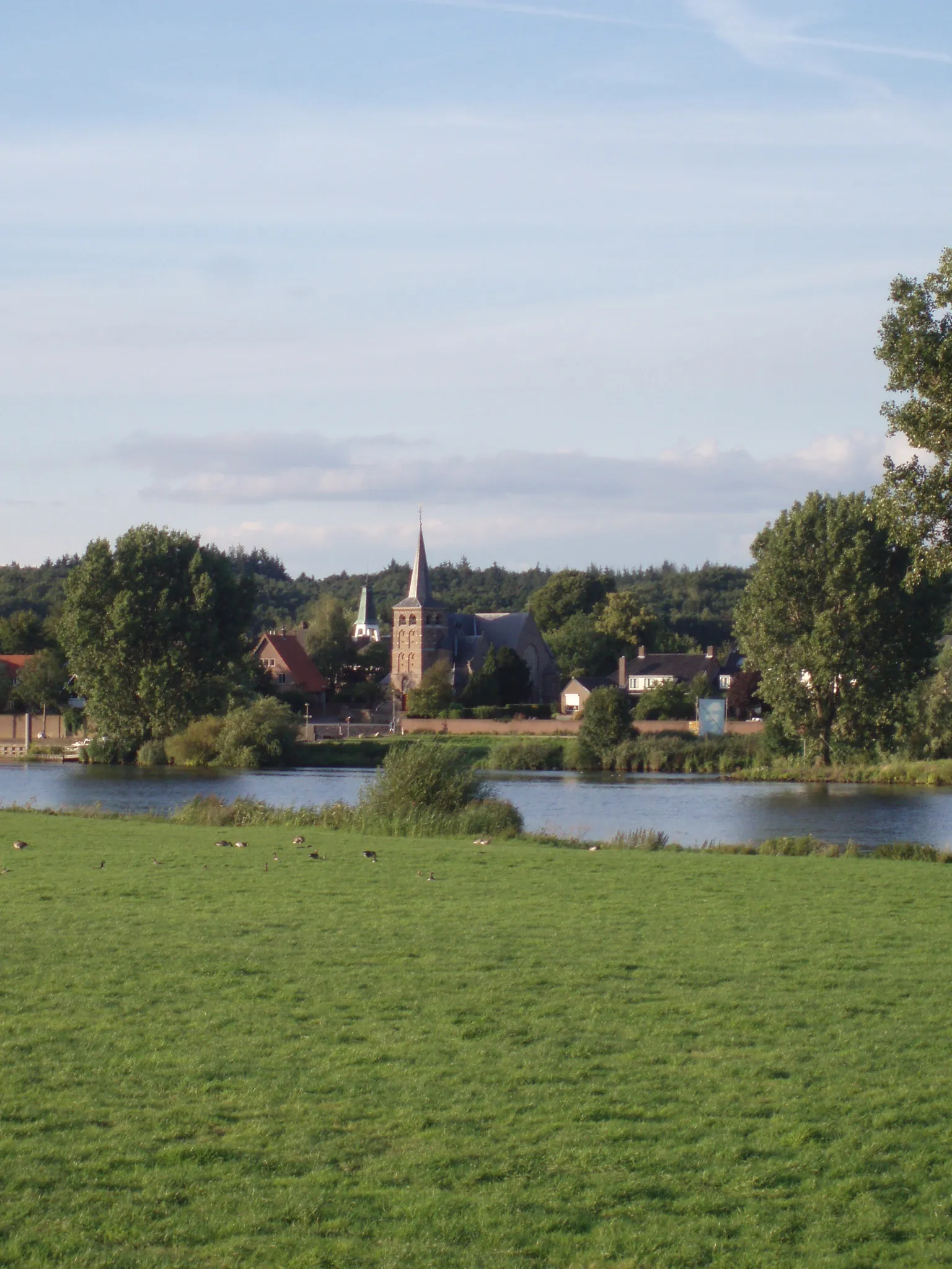 Photo showing: Mook at the Meuse River, Netherlands. See also: File:Mookatmeuse-1.jpg.