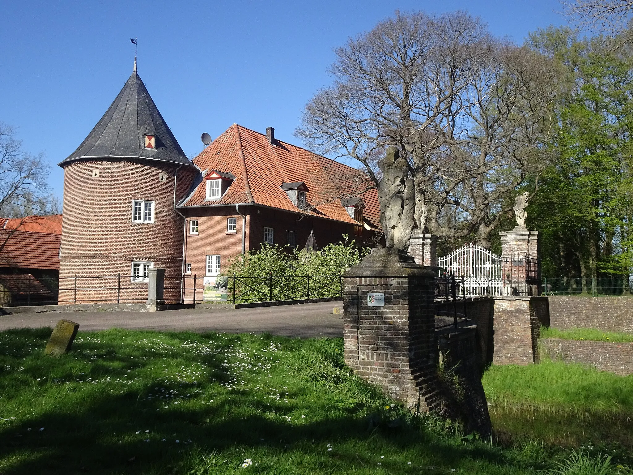 Photo showing: Schloss Hueth (2022)
