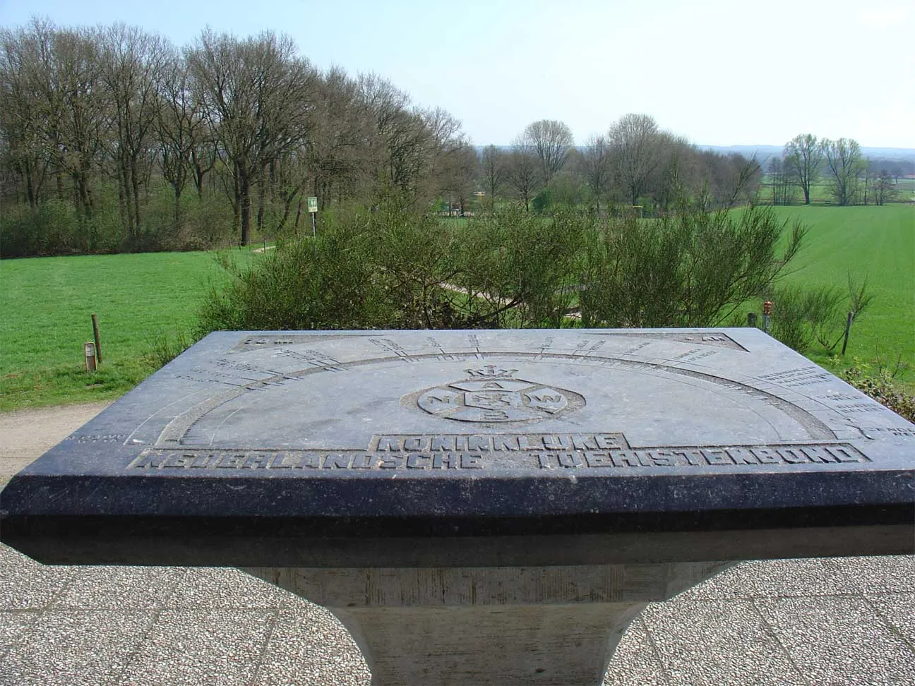 Photo showing: ANWB-monument op de Kuiperberg nabij Ootmarsum ter herinnering aan de bondsfeesten van Koninklijke Nederlandsche Toeristenbond ANWB op 22 en 23 juli 1922