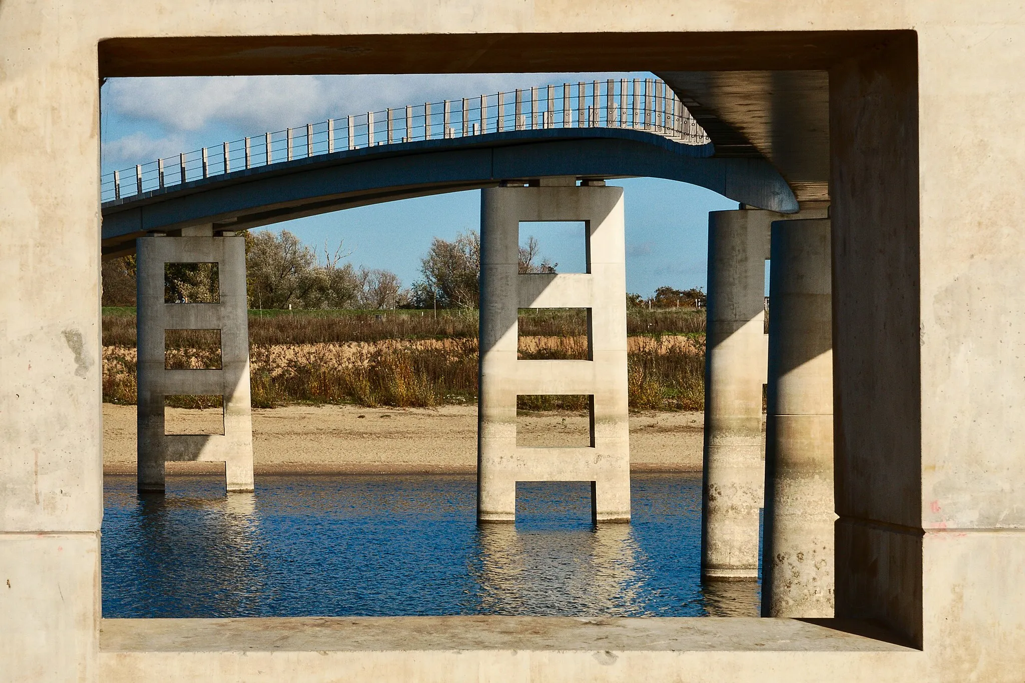 Photo showing: The "Zalige" footbridge in Nijmegen, Netherlands.  Opened aroud 20[1]