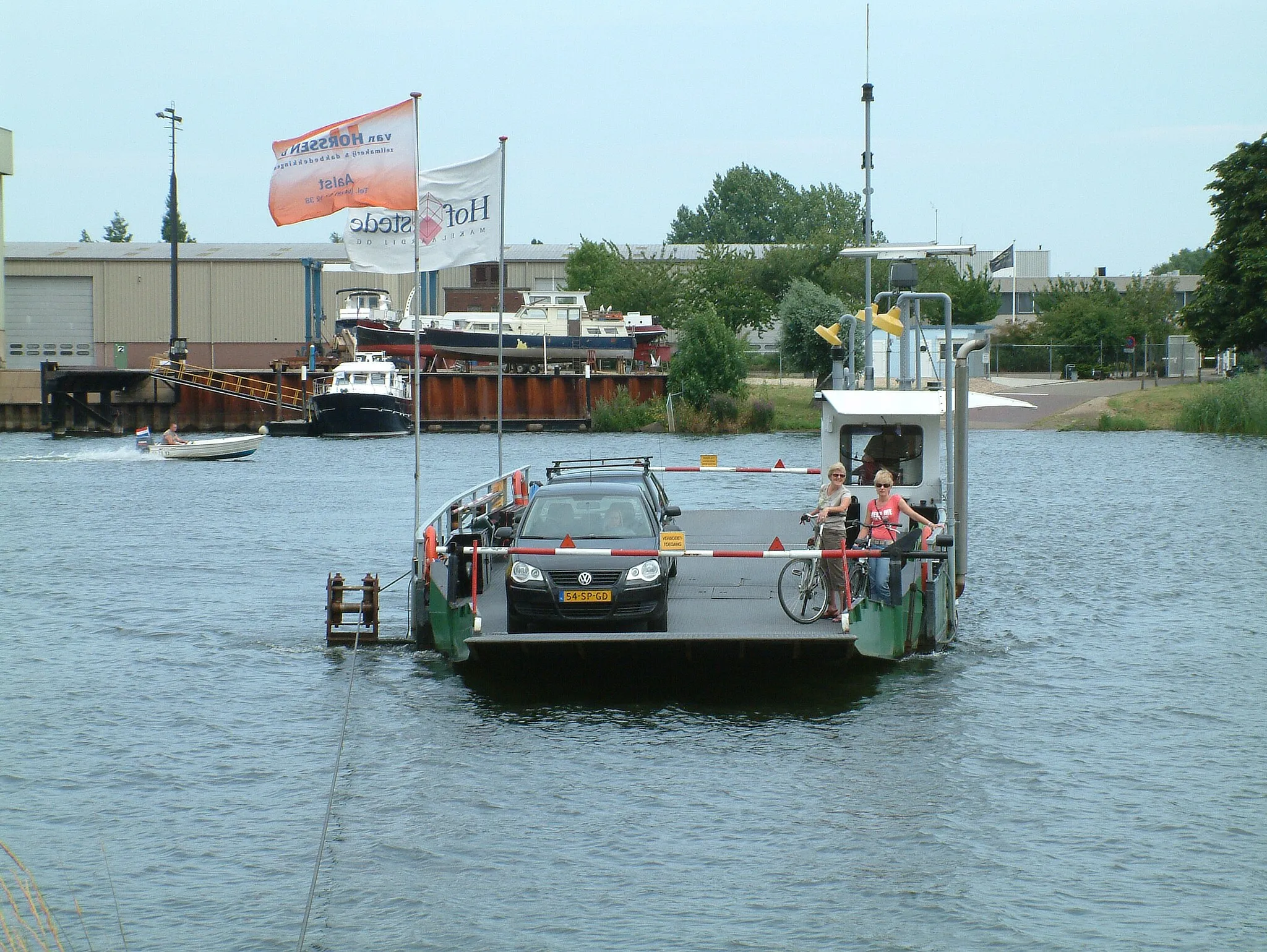 Photo showing: Pontveer Aalst ~ Veen Nr.1 over de Afgedamde Maas