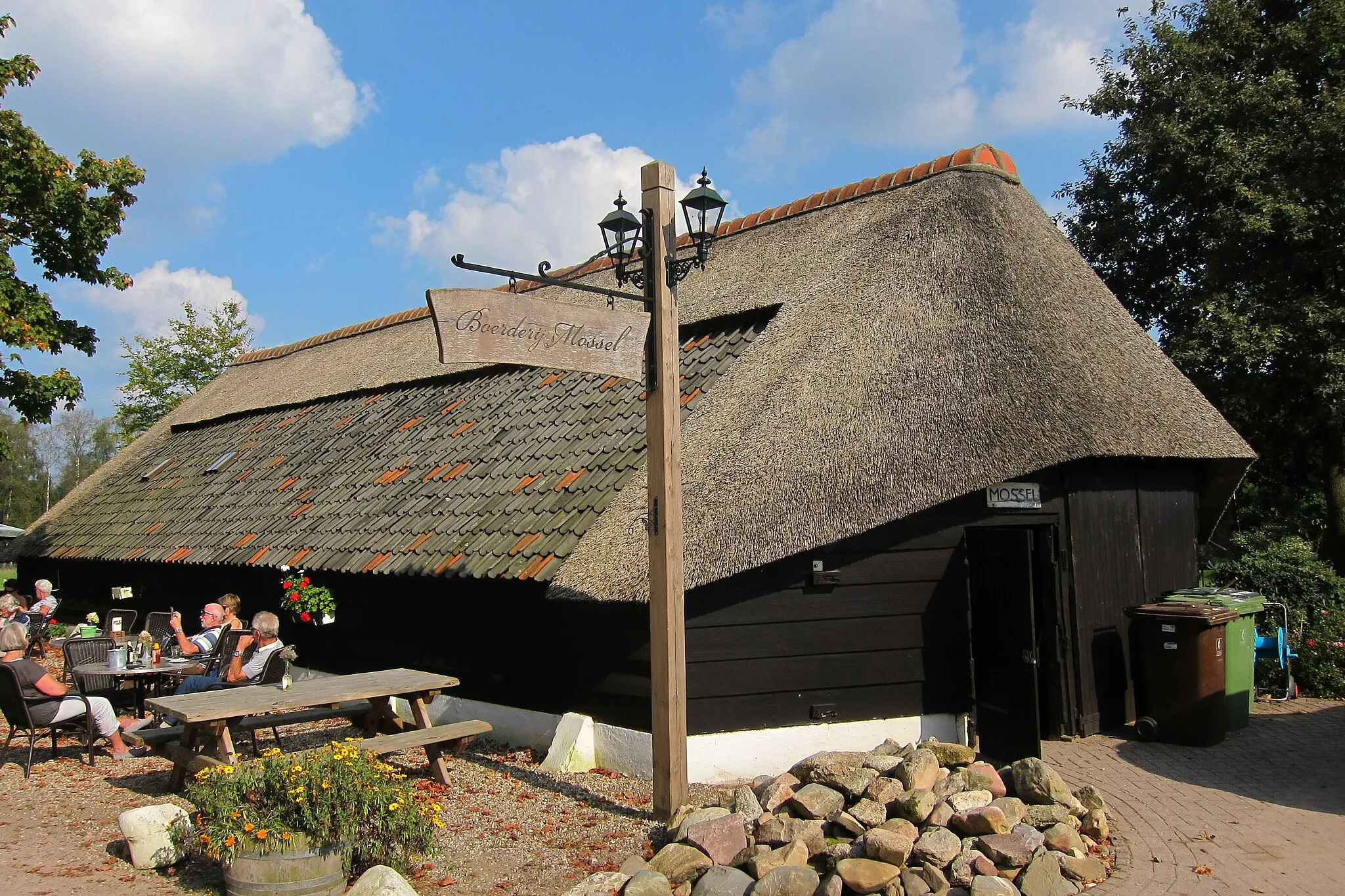 Photo showing: Sheep stable and terrace near "De Mossel" at Planken Wambuis