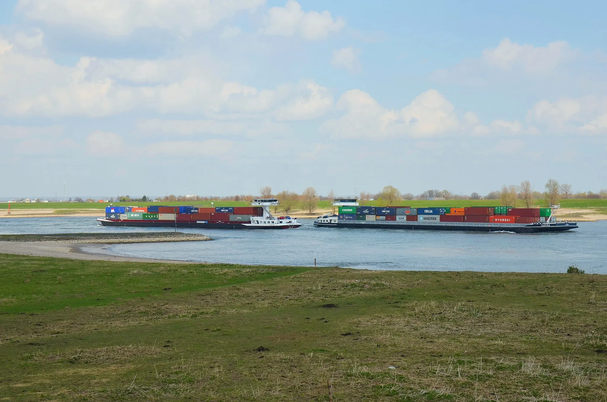 Photo showing: busy shiptraffic at the Waalriver: containertransport up and down