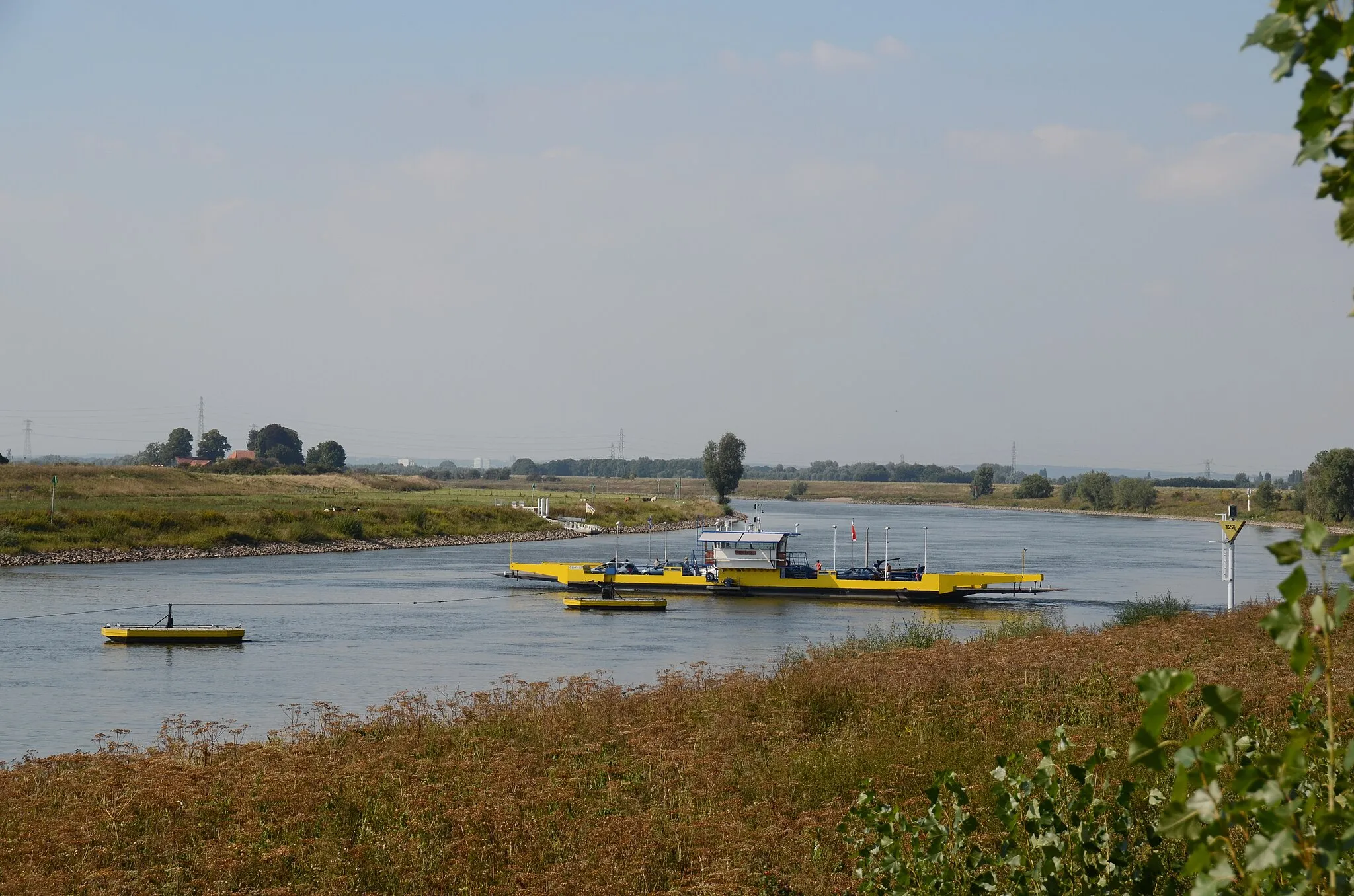 Photo showing: Dutch ferry at Pannerden Rhine for river crossing with guidance ships for correct movements in the stream. See next photo for details