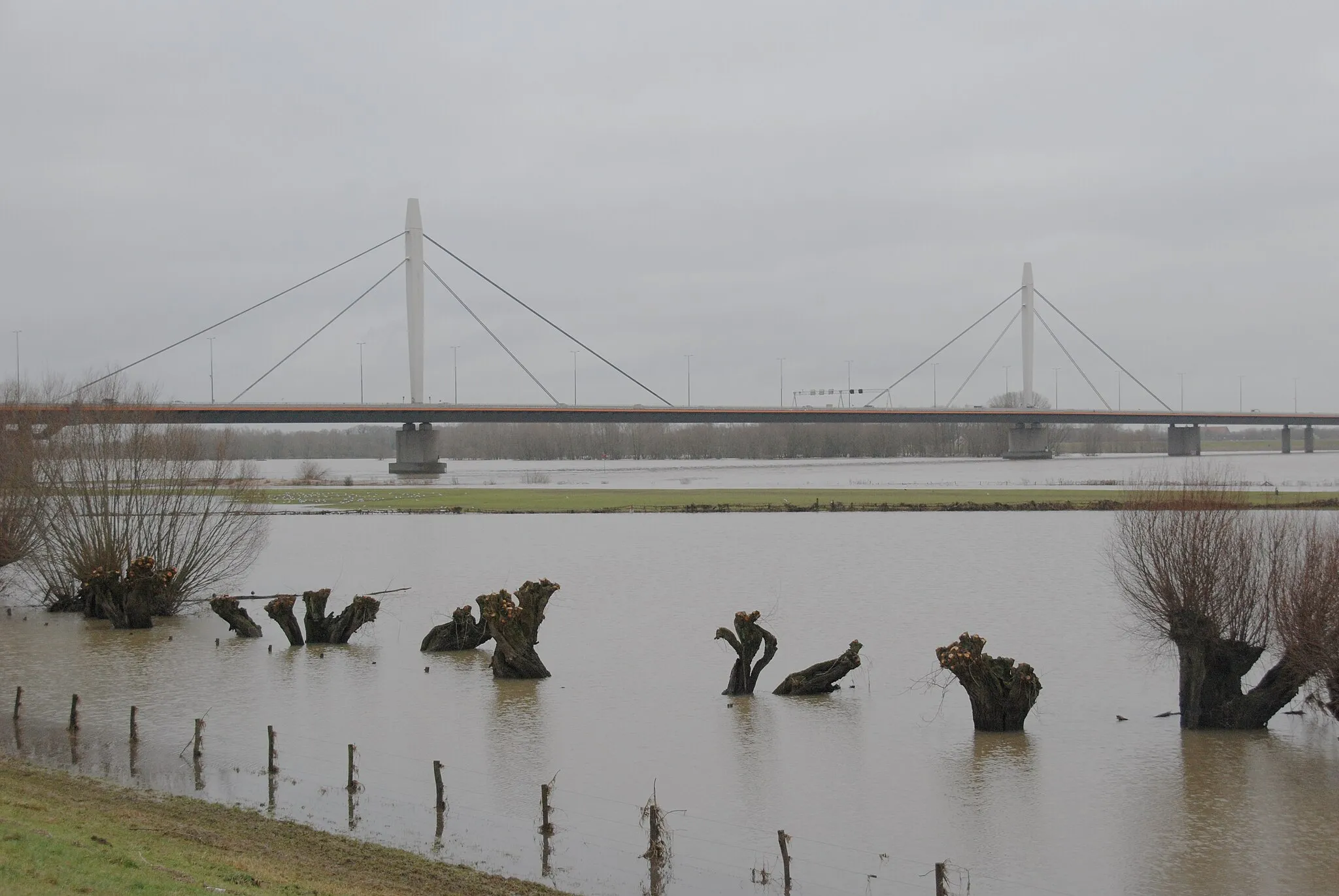 Photo showing: Bridge A50 to be replaced, in flooded riverforeland Waalriver, thats the mainbranche of the Rhine in Holland