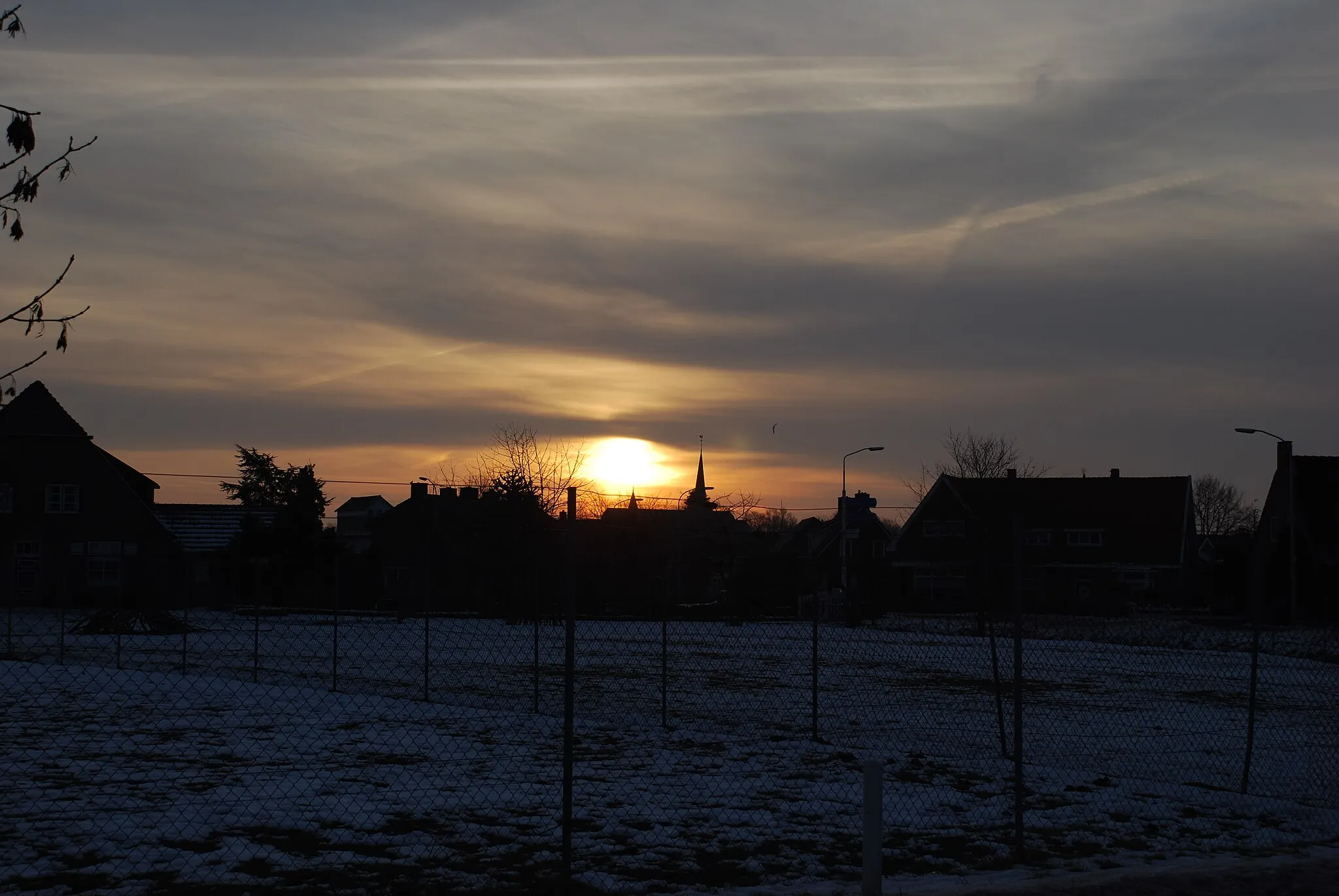 Photo showing: Deze foto is gemaakt in het plaatsje Loil, Montferland (Gld). Er lag een pak sneeuw en de zon begon op te komen. (Weerspreuk: Morgenrood, regen (of: water) in de sloot)