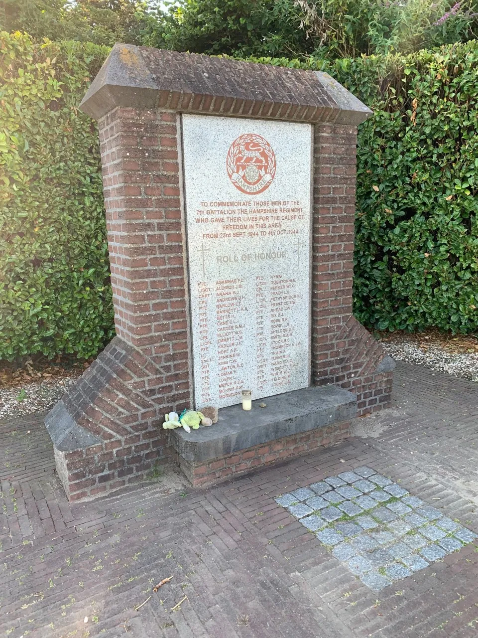 Photo showing: Het monument van het 7e Bataljon van The Hampshire Regiment in Driel