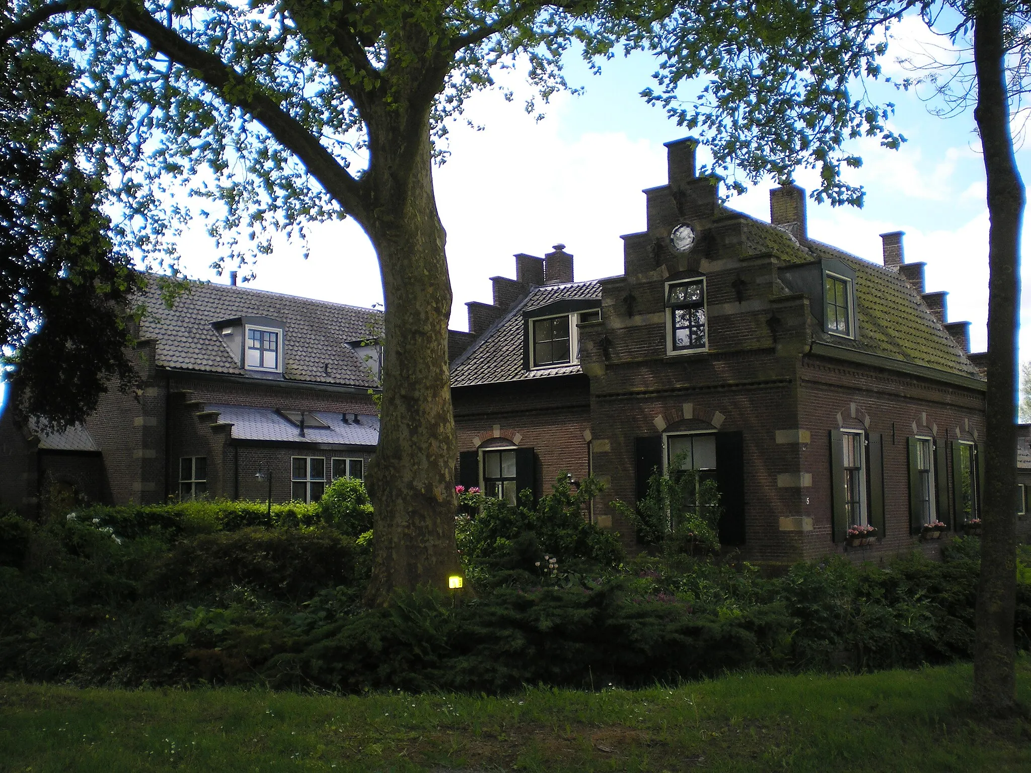 Photo showing: Michaëlschool, Waalseweg 3 in Tull en't Waal in the Netherlands