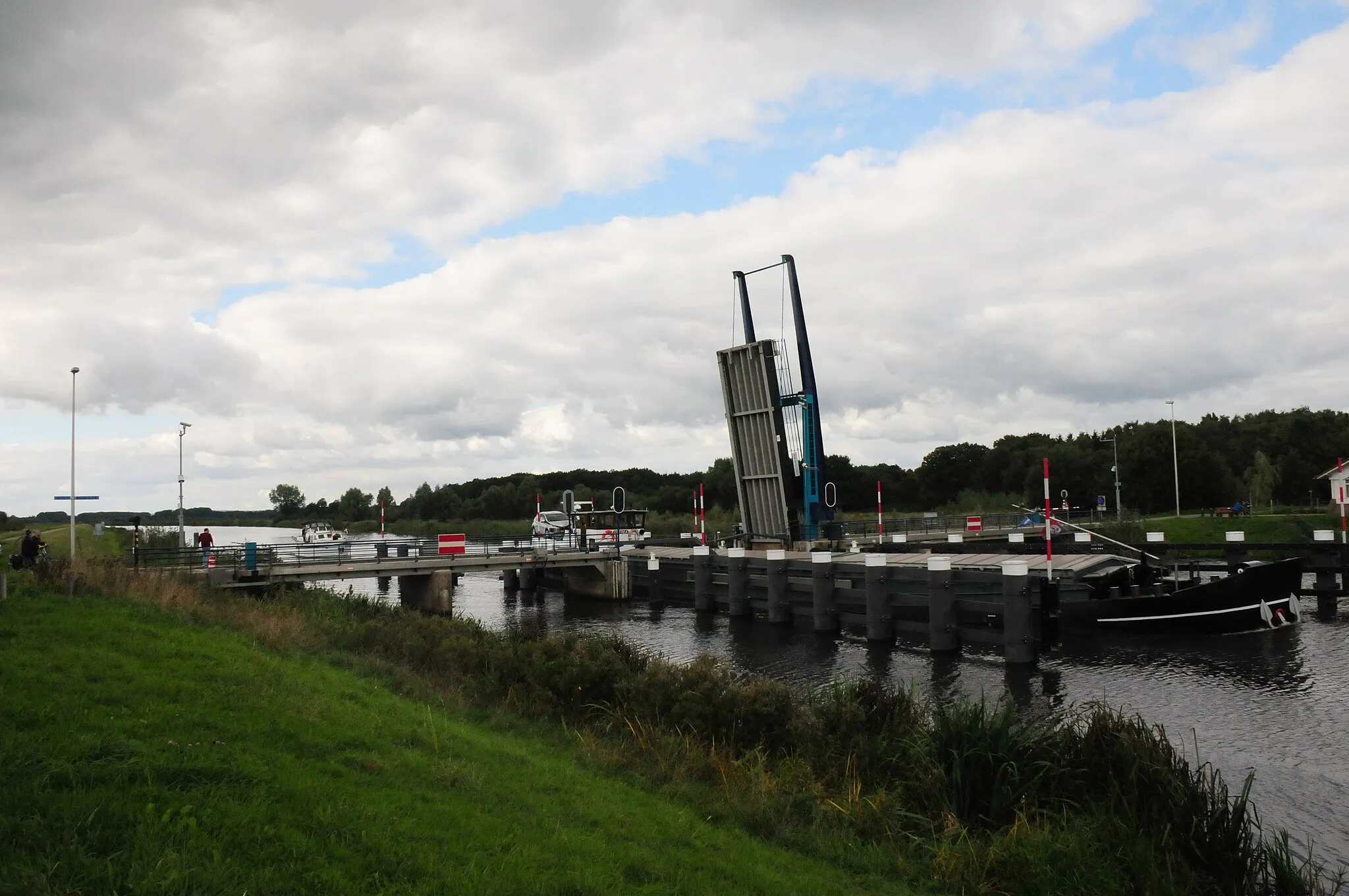 Photo showing: Typical Dutch drawbridge with balancing counterweights at Drempt