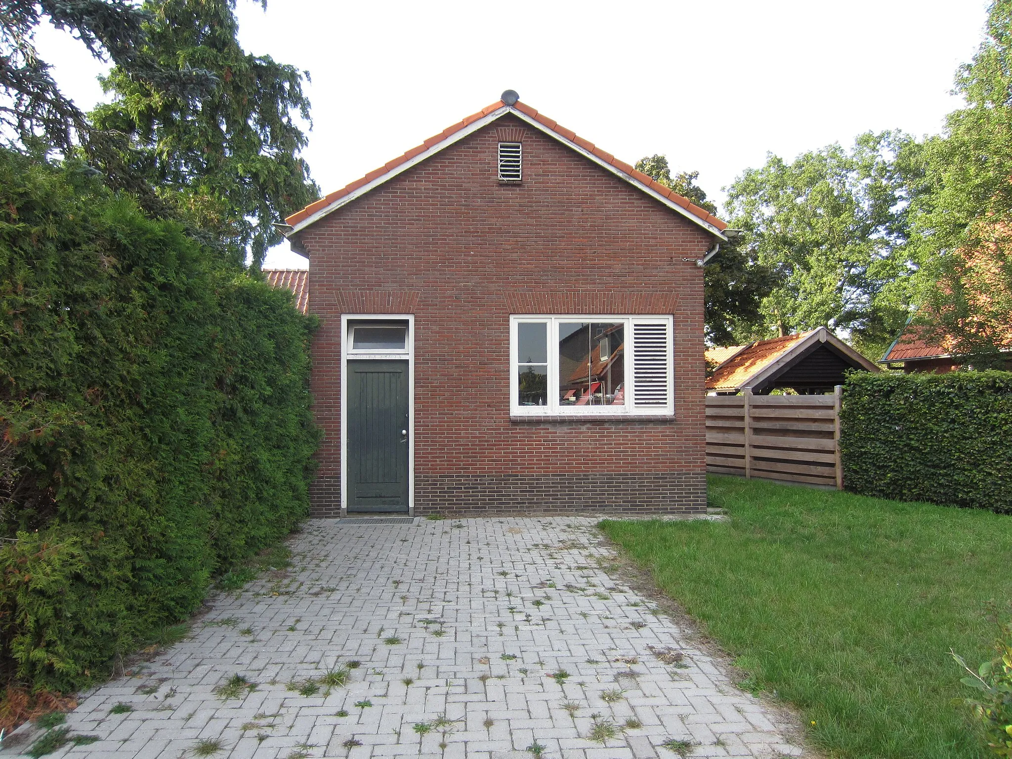 Photo showing: Diepvrieskluis / diepvrieshuis (1959) in Sint Isidorushoeve, buiten dienst gesteld in 2011 (zie [1] en [2]).