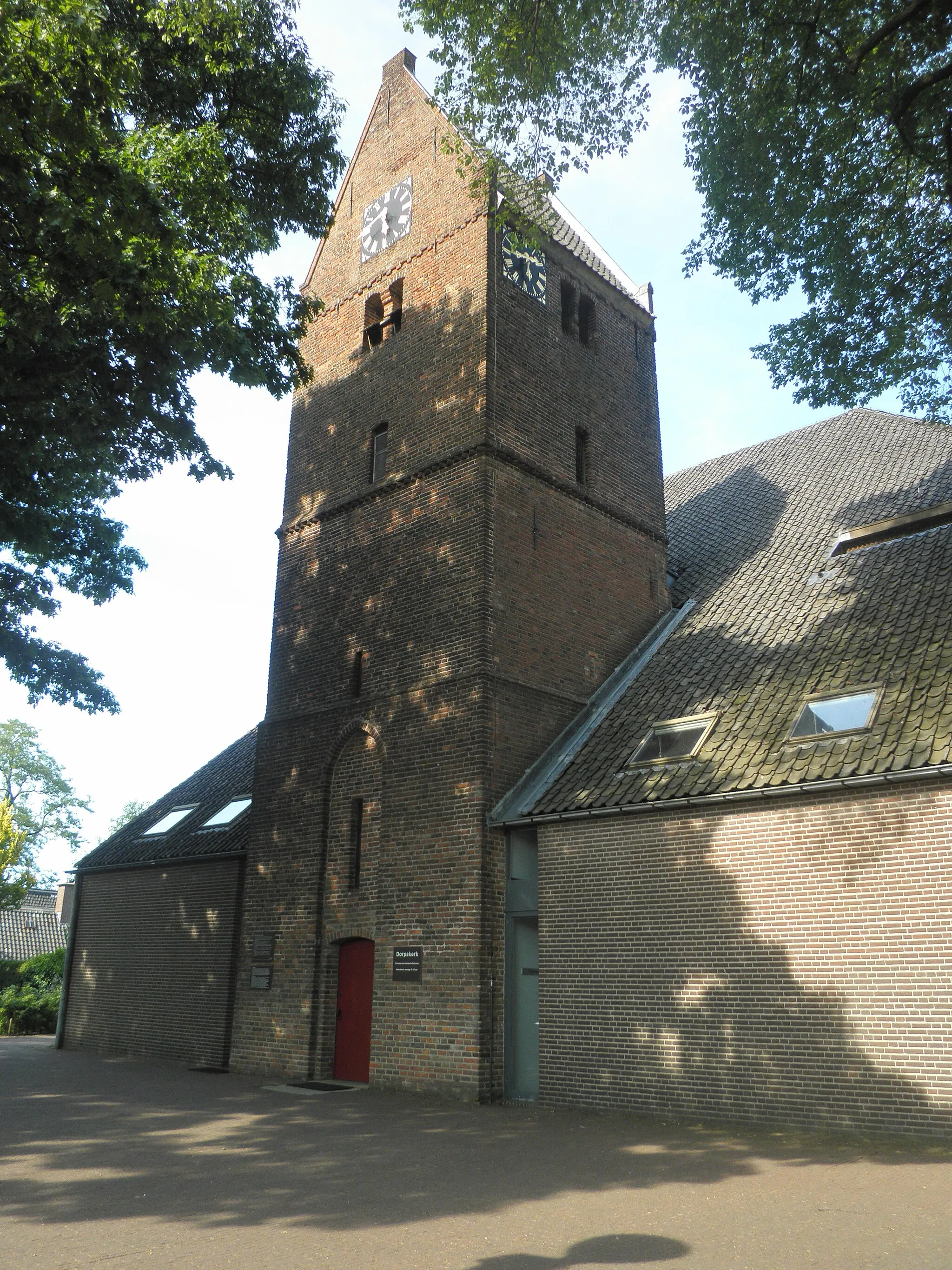 Photo showing: Tower of the Reformed Church in Bathmen, the Netherlands, with three walks and a gable roof. Entrance with segmental arch in high ogive recess. Nationally listed heritage.