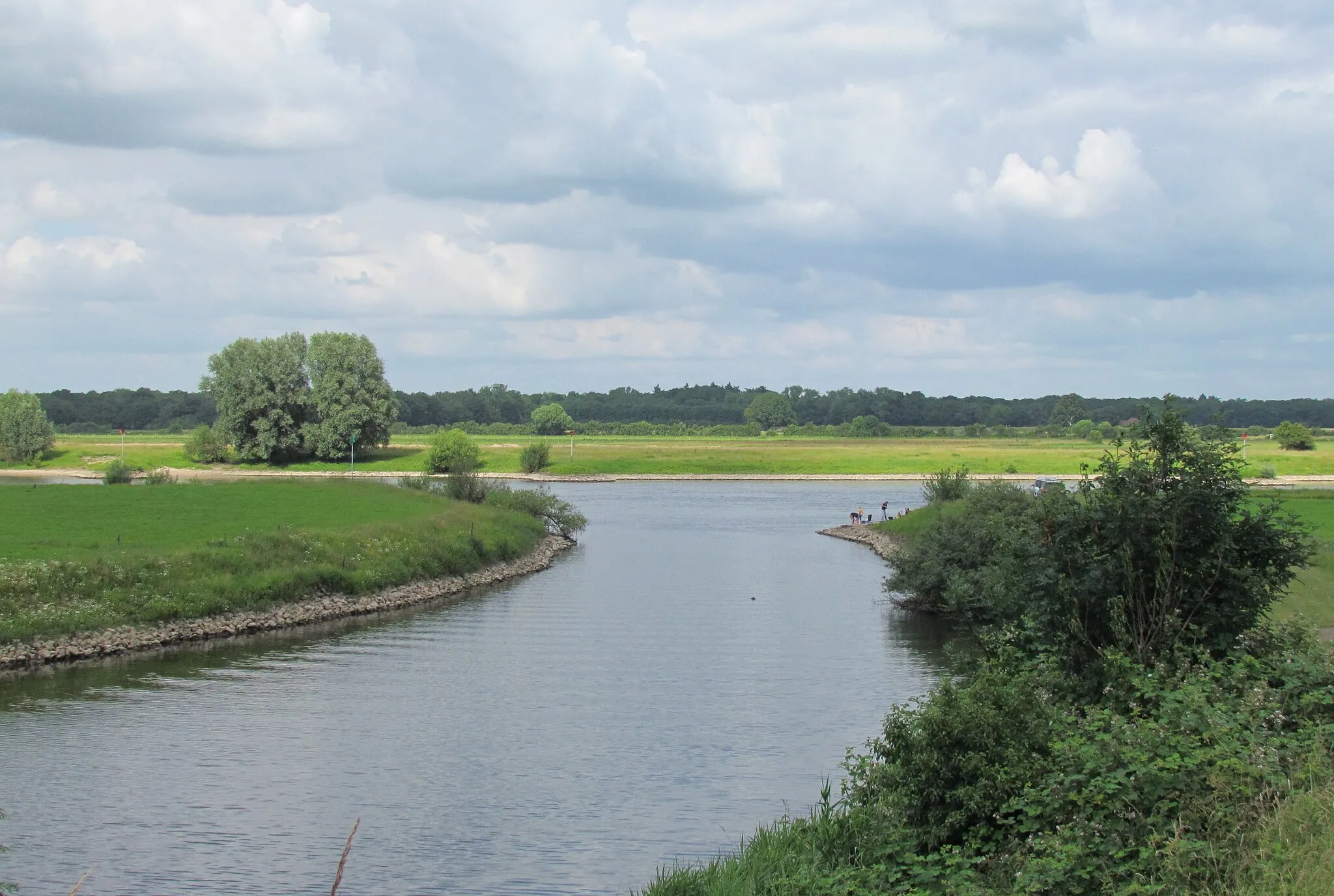 Photo showing: Toevoerkanaal (voorgrond), mondt uit in de IJssel bij het gemaal Mr. A.C. Baron van der Feltz te Terwolde