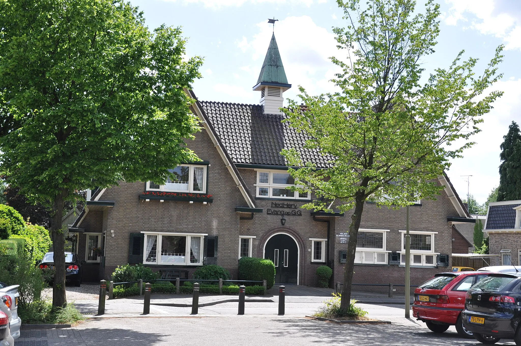 Photo showing: Building of a christian organization Vaaassen