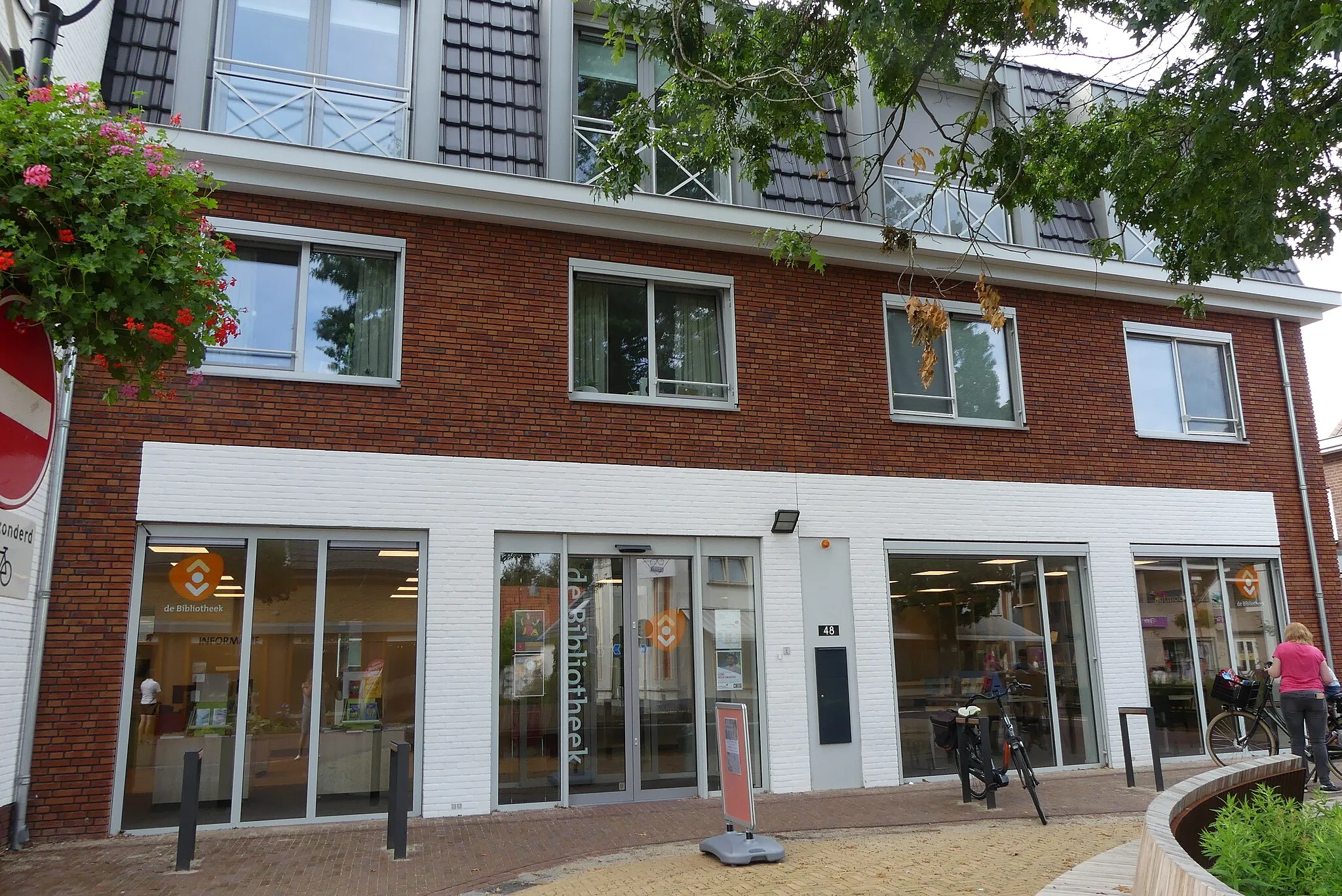 Photo showing: Zicht op een deel van de bibliotheek Noord-Veluwe, Locatie Vaassen, Dorpsstraat 48, 8171 BR Vaassen
