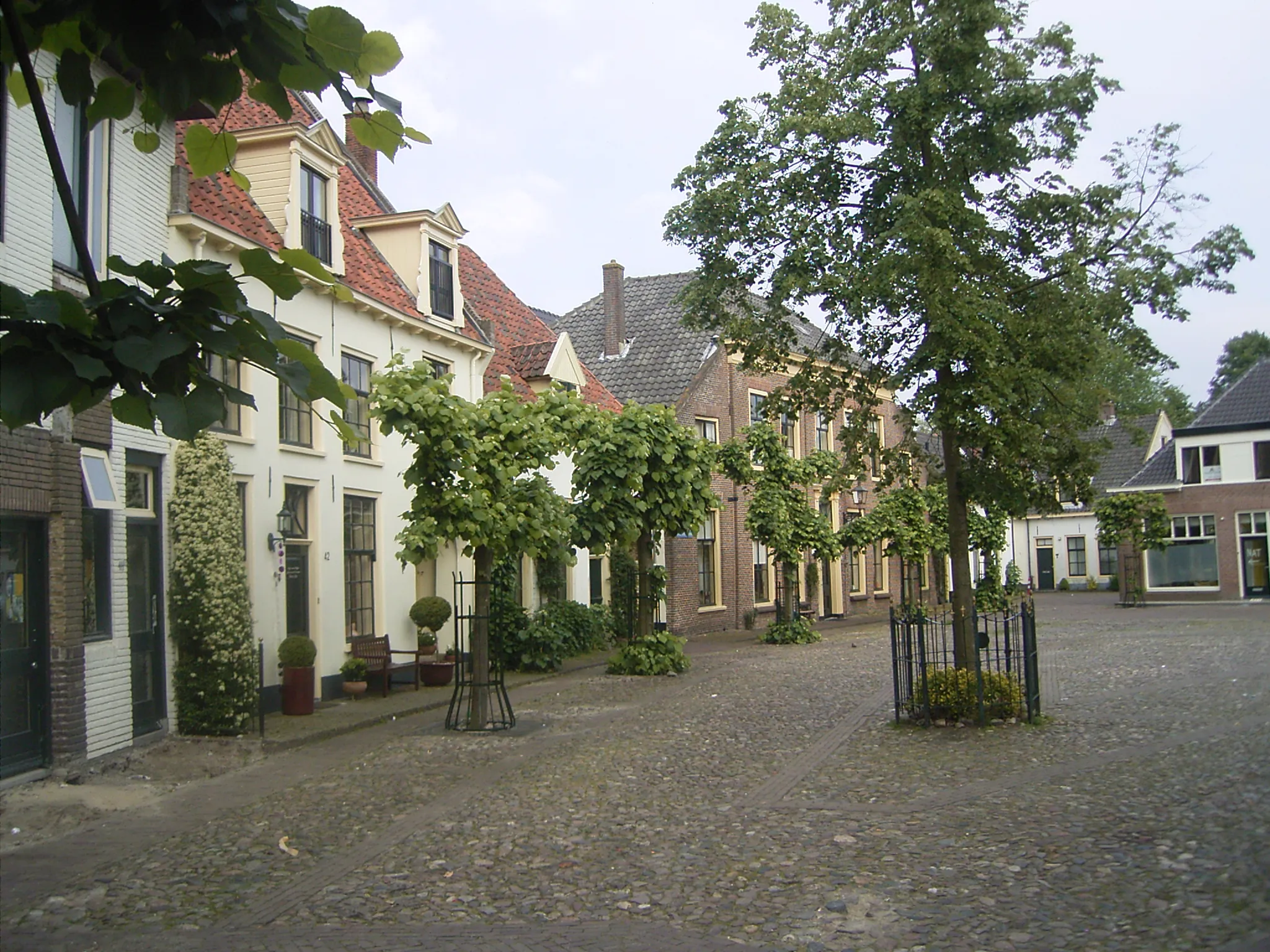 Photo showing: This photo shows a small square in Harderwijk