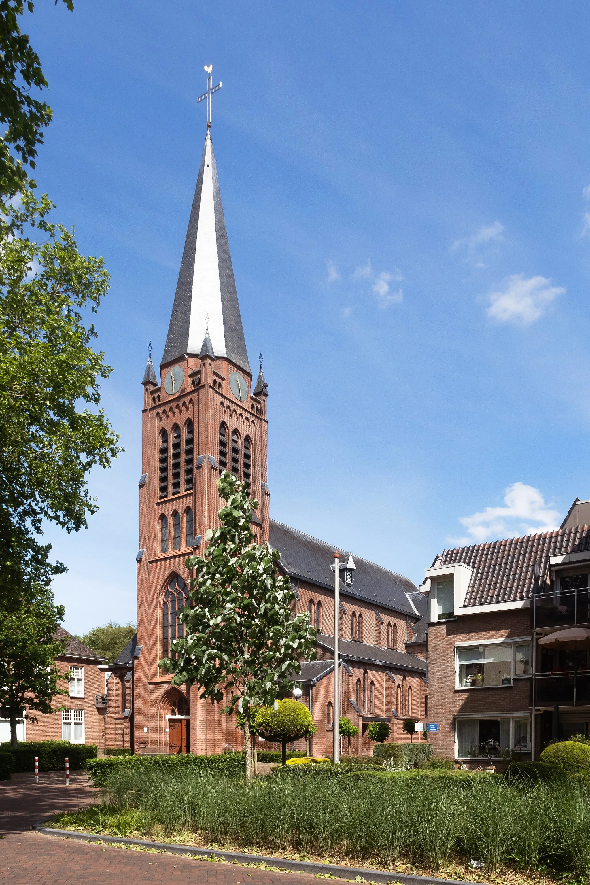 Photo showing: Nijverdal, church: the Sint- Antonius van Paduakerk