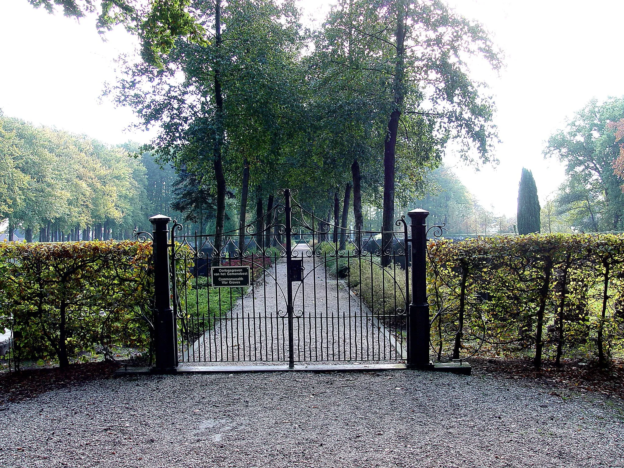Photo showing: CWGC- Oldebroek Cemetery oldebroek entrance