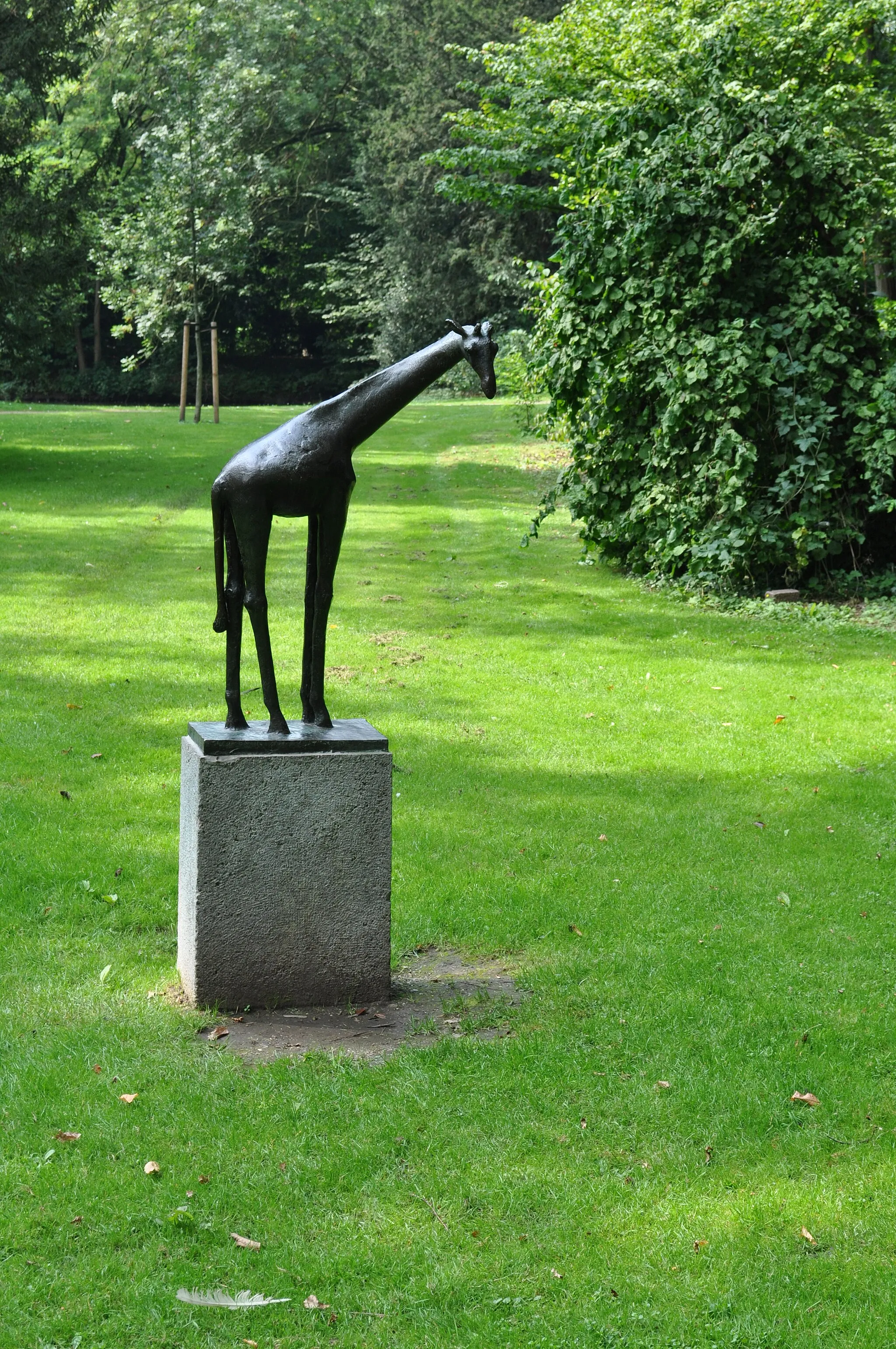 Photo showing: Sculpture "Giraf" by Theresia van der Pant. Placed in 1959 at the Julianapark in Utrecht.