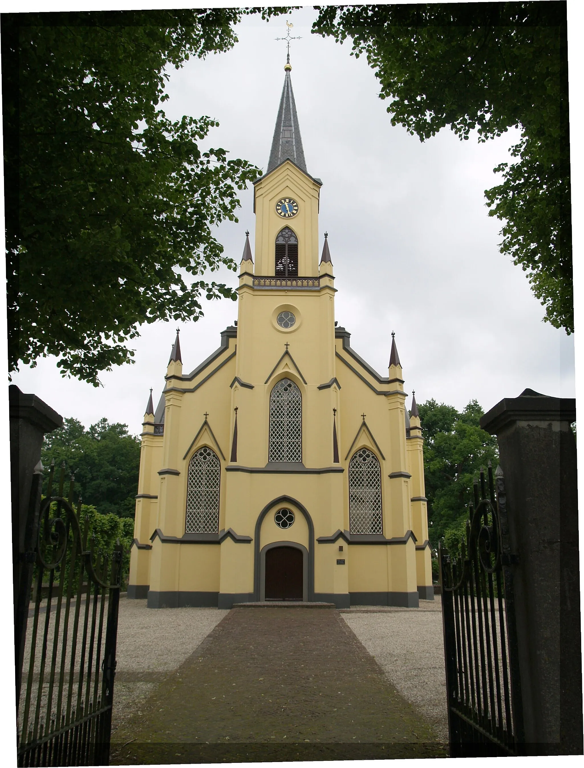 Photo showing: Kerk Neerijnen